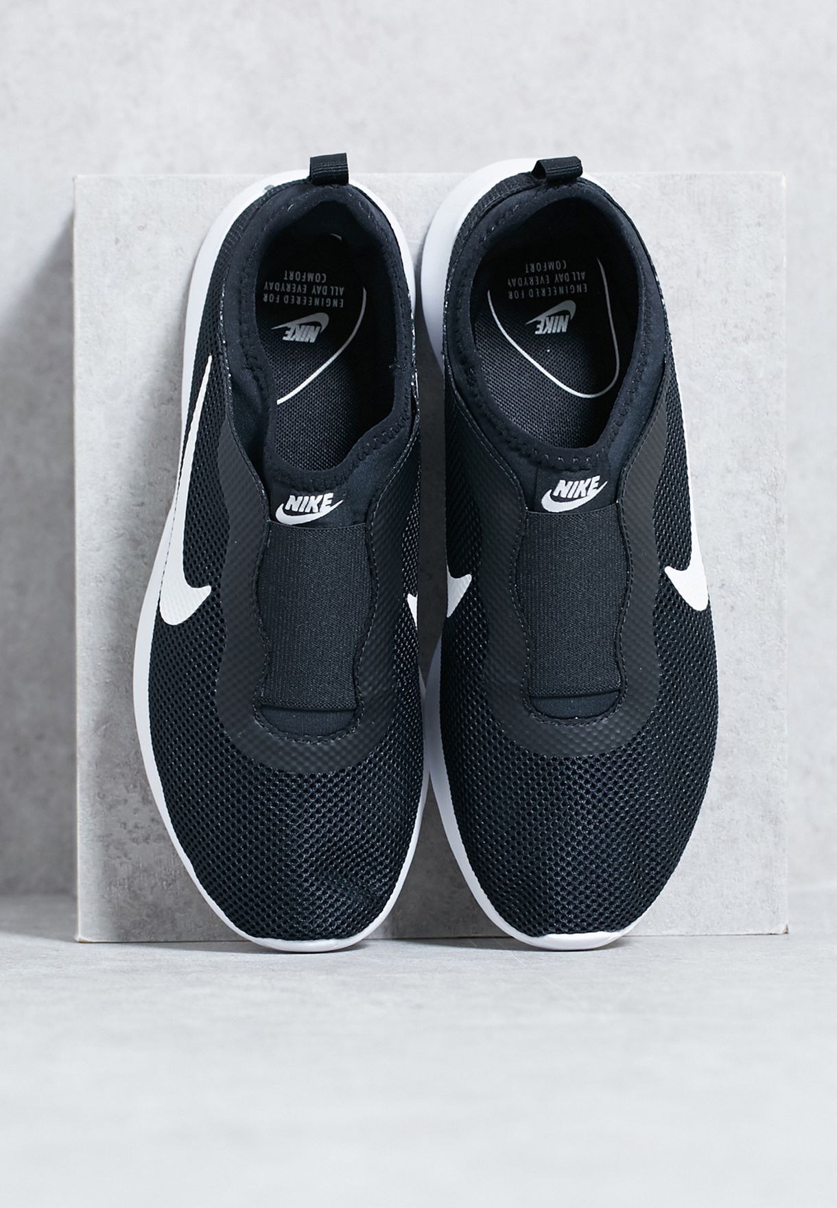 nike tanjun slip on black