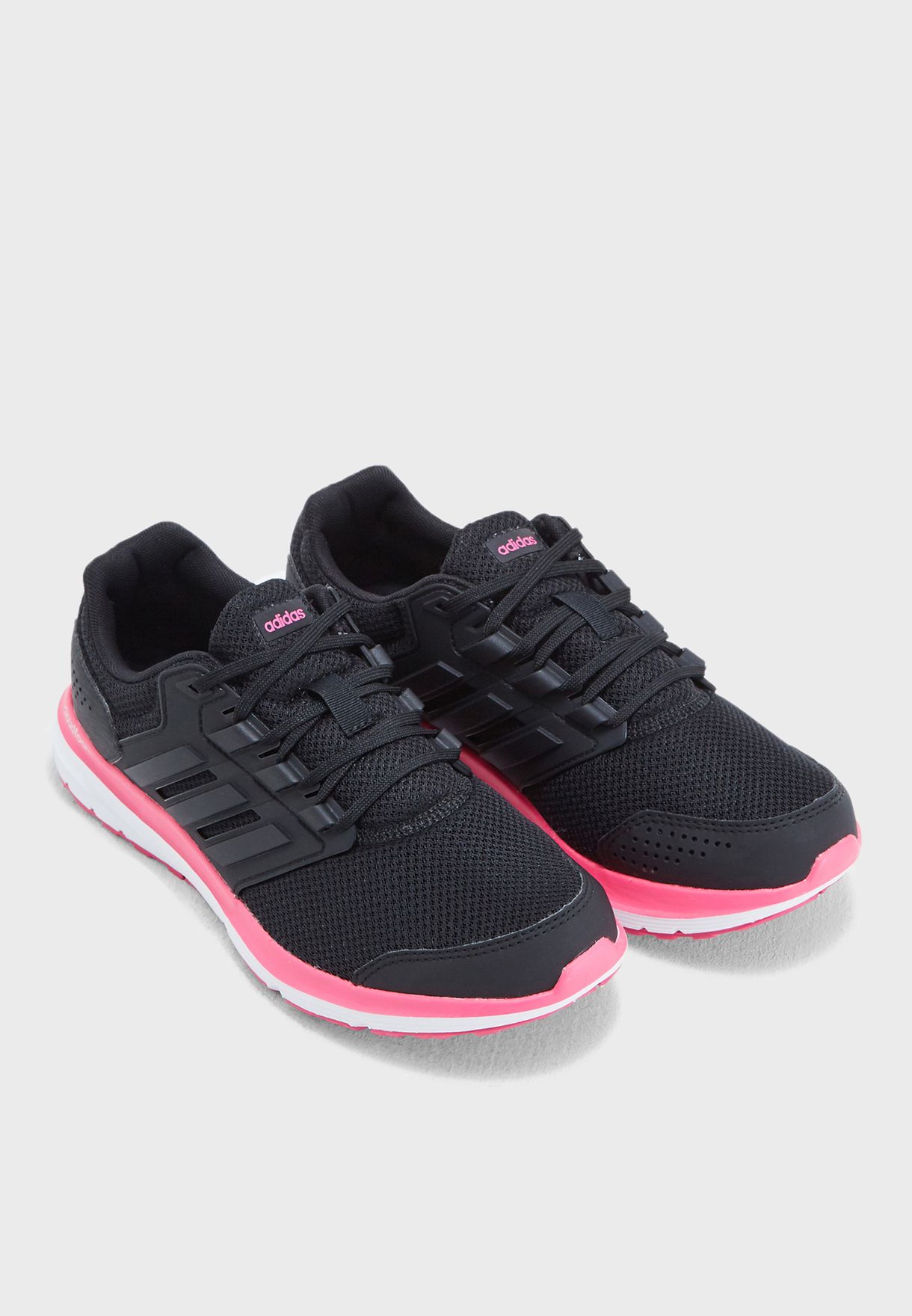 black runners adidas
