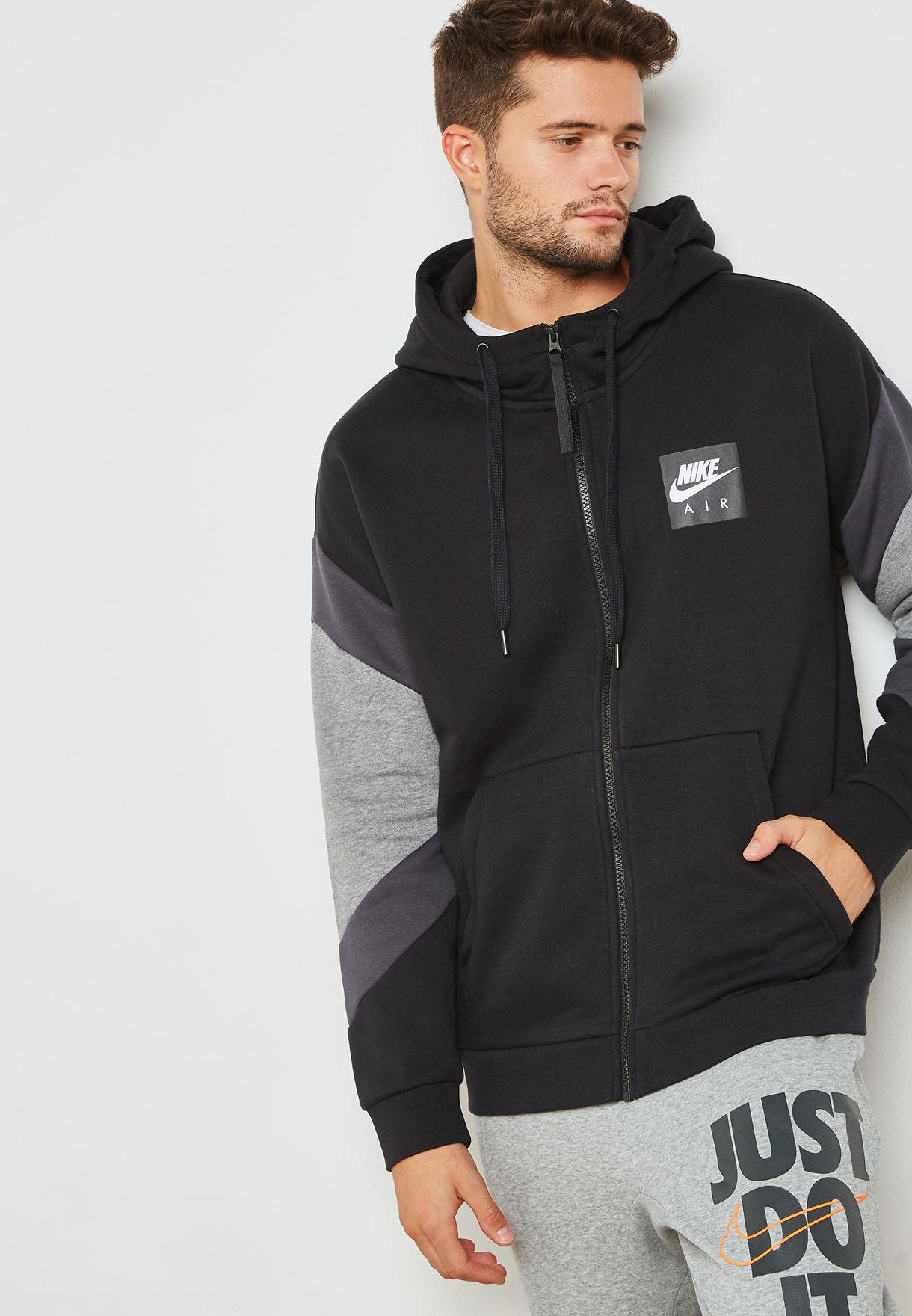 Buy Nike black Air Fleece Hoodie for Men in MENA, Worldwide | 928629-010
