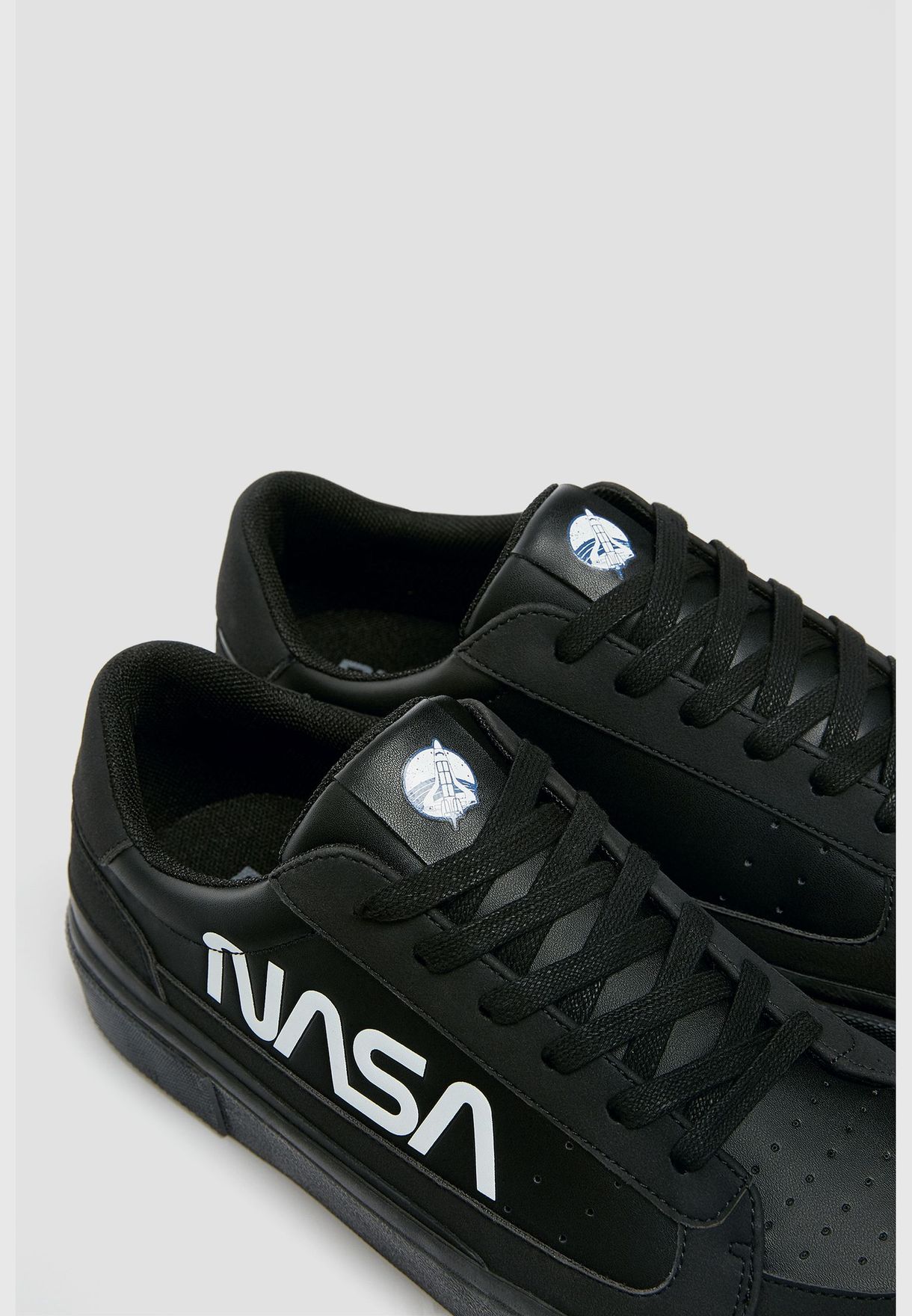 pull and bear nasa sneakers