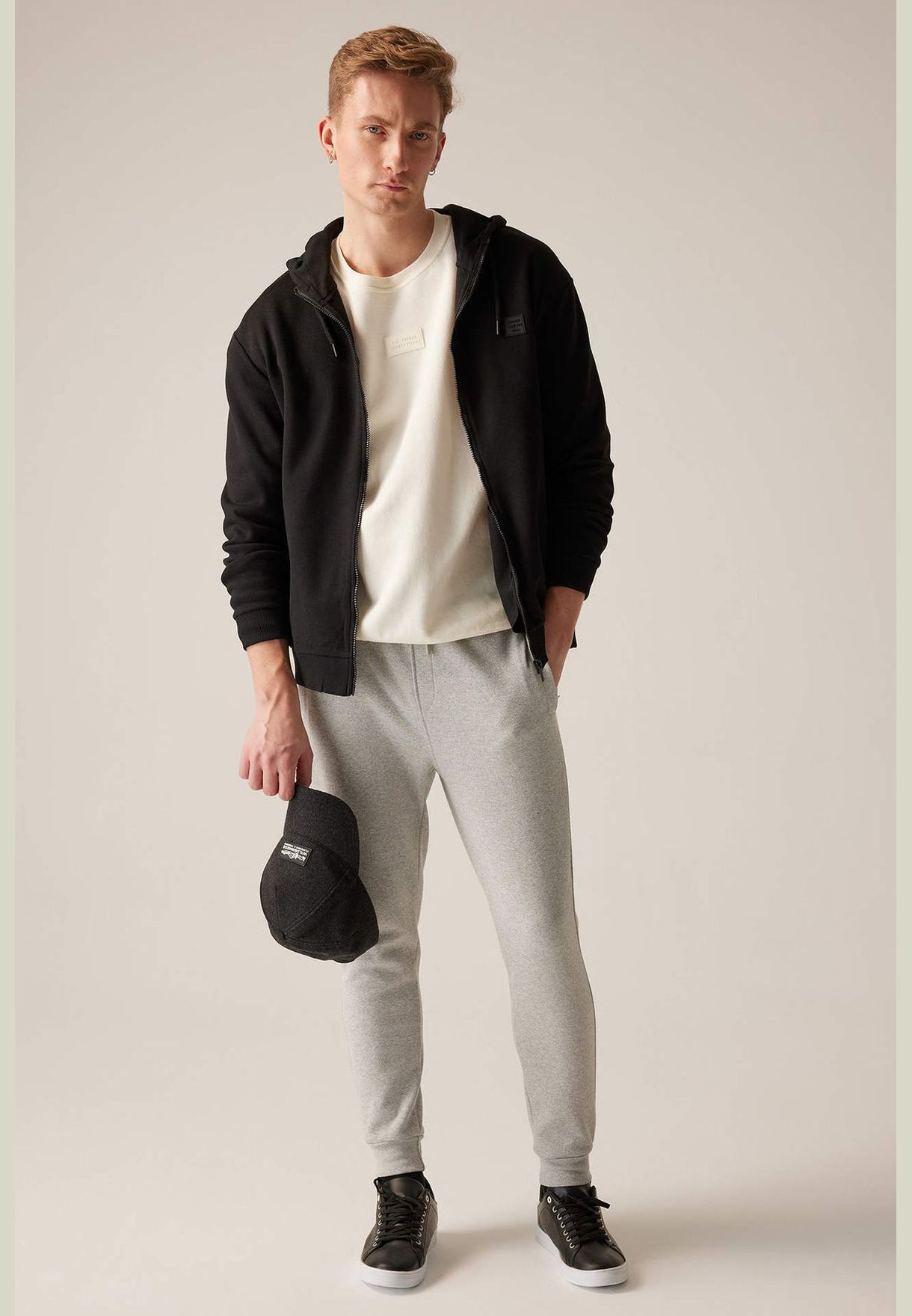 Man Slim Fit Knitted Trousers