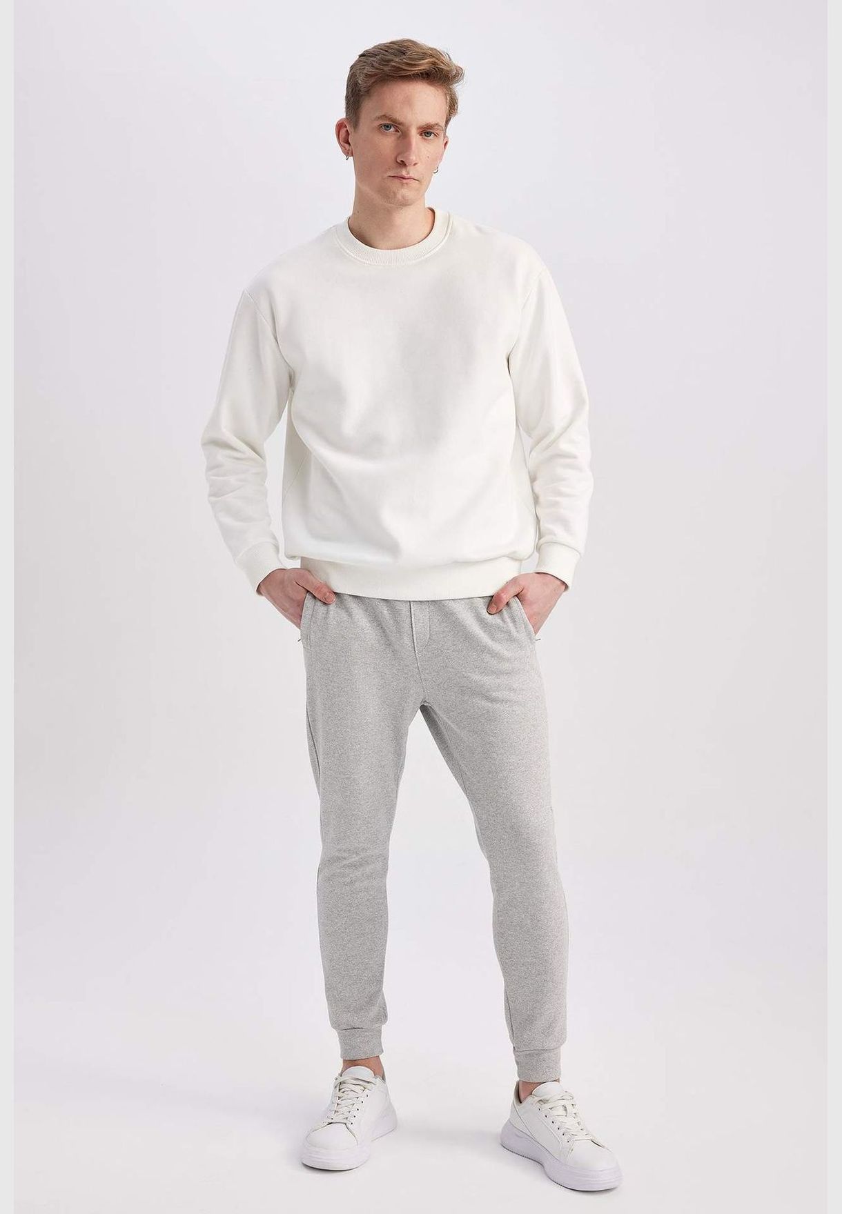 Man Slim Fit Knitted Trousers