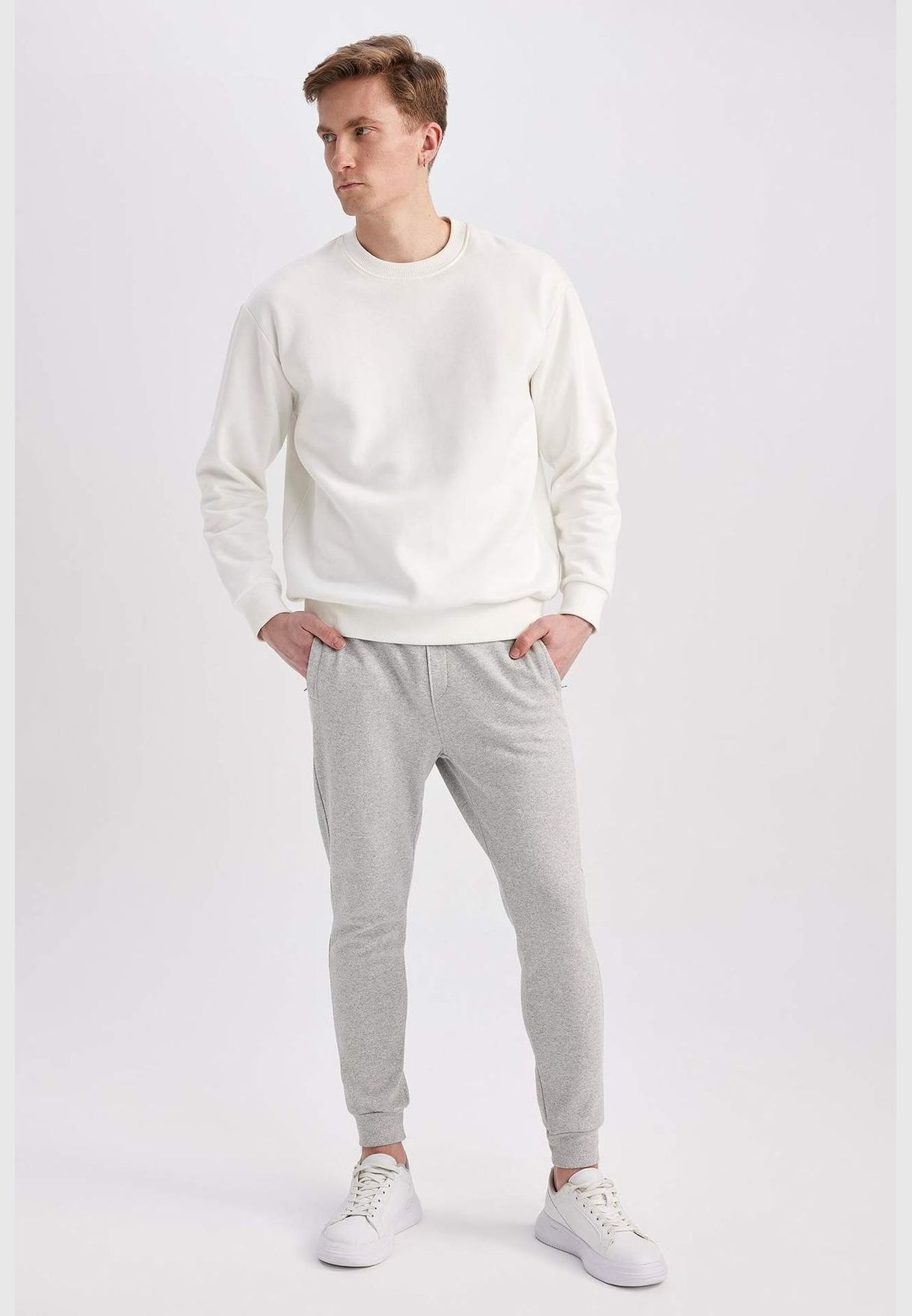 Man Slim Fit Knitted Trousers