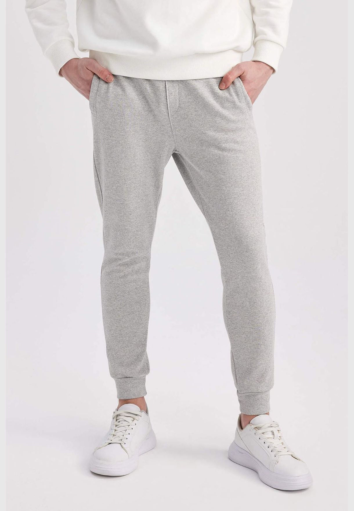 Man Slim Fit Knitted Trousers