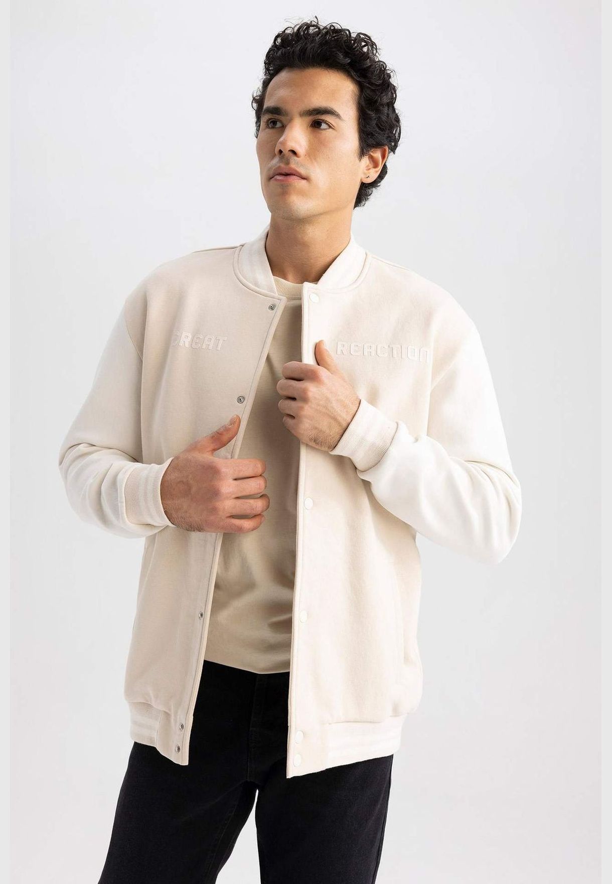 Man Long Sleeve Knitted Cardigan