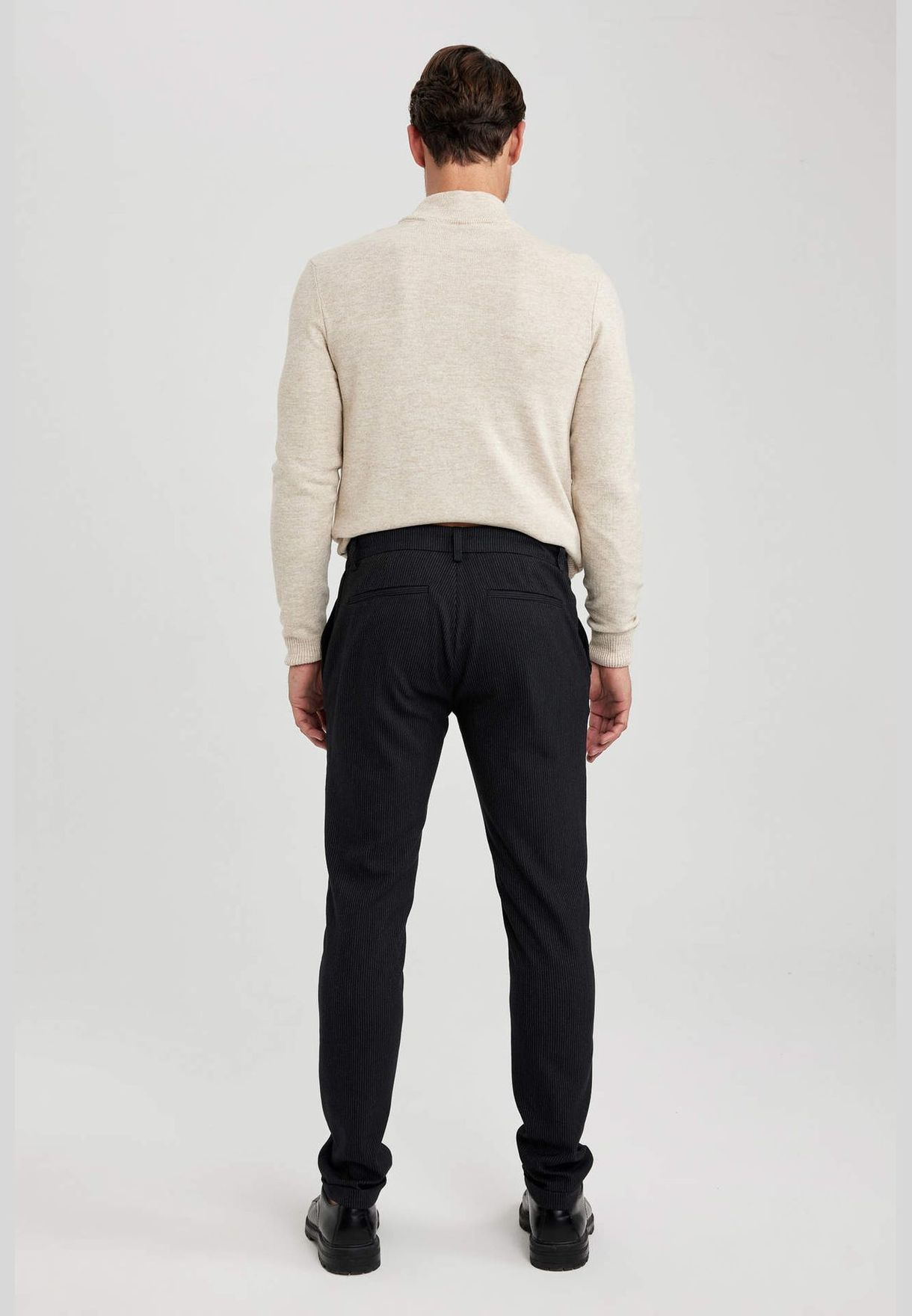 Man Jogger Fit Woven Trousers