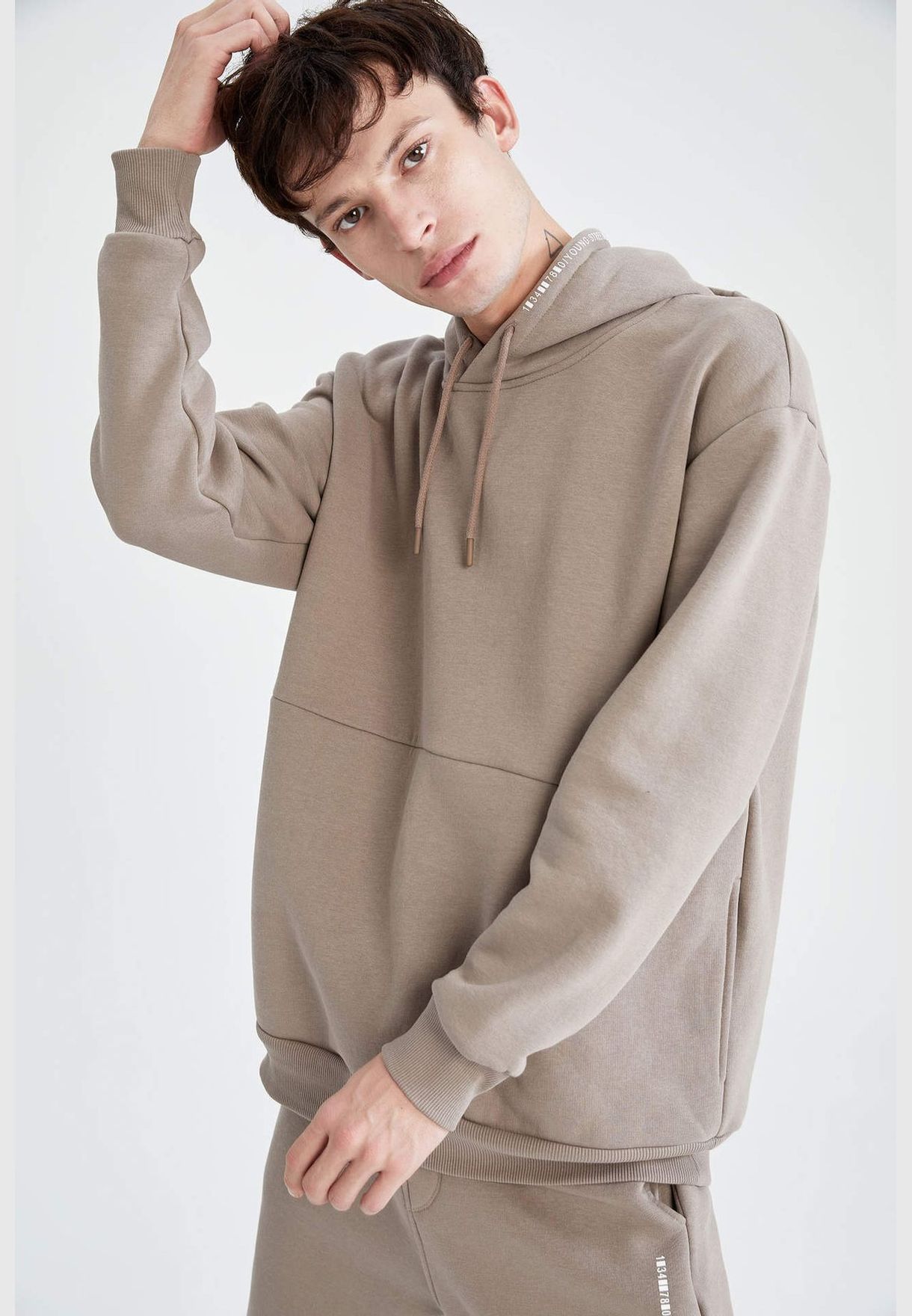 Man Oversize Fit Hooded Long Sleeve Knitted Sweat Shirt