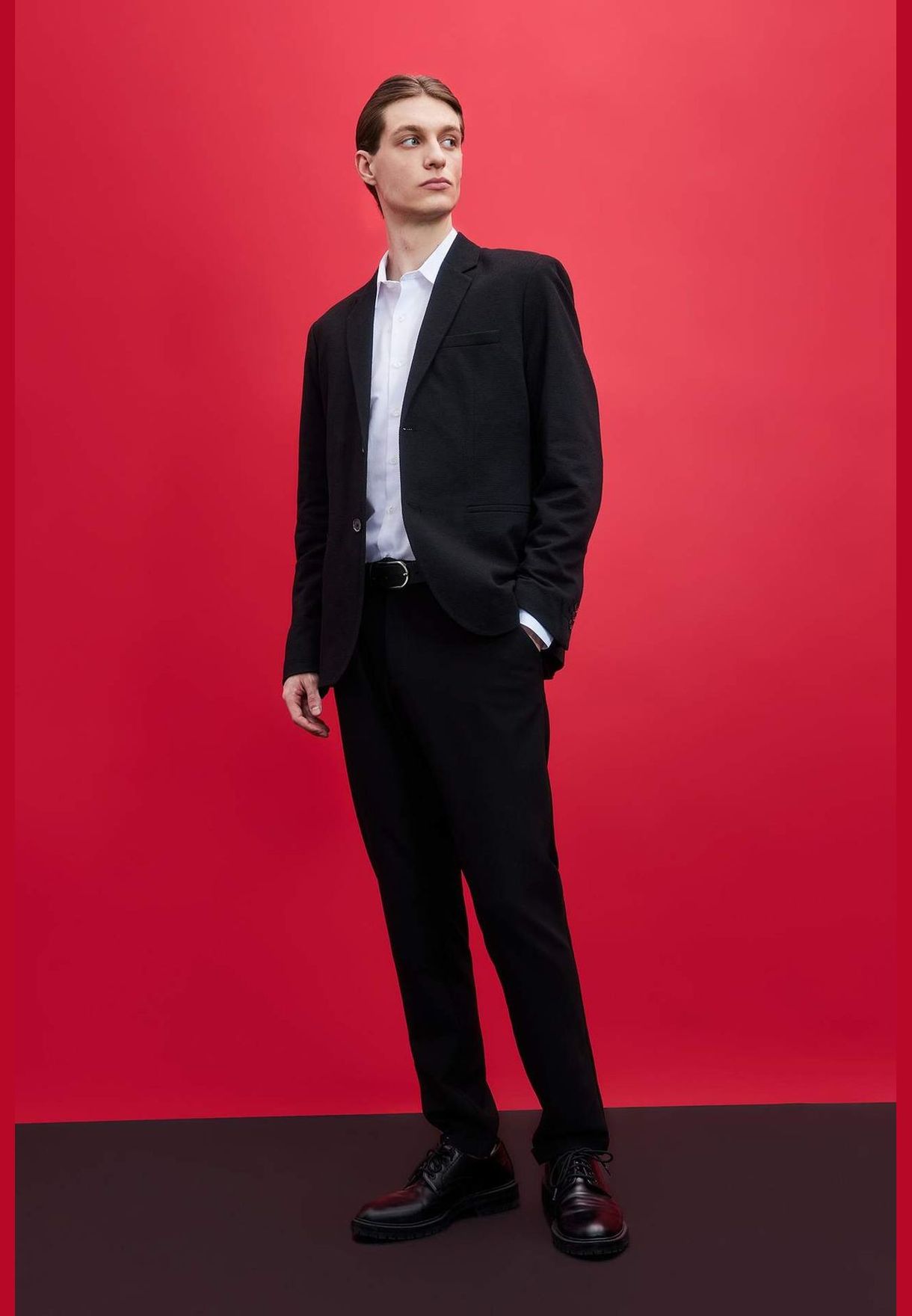 Man Jogger Fit Woven Trousers