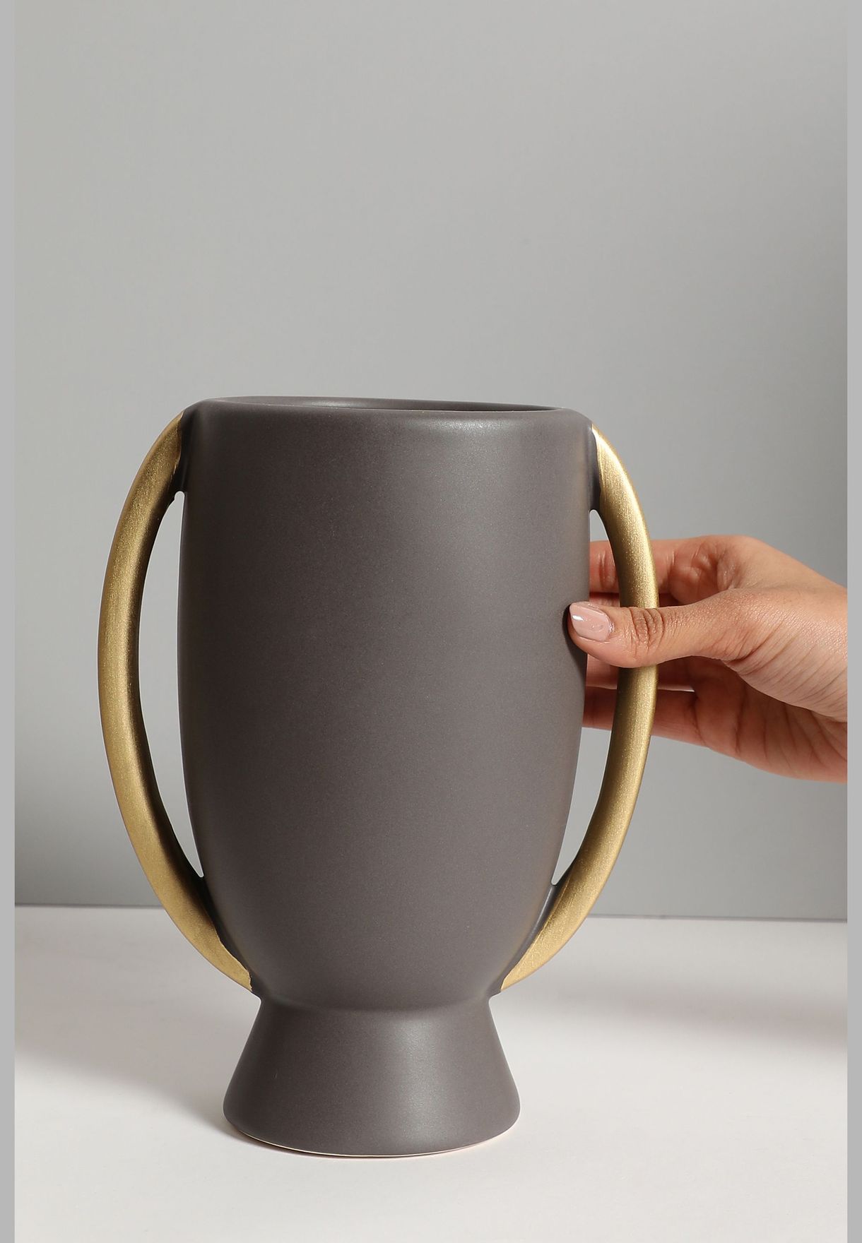Trophy Shaped Modern Ceramic Flower Vase For Home Decor 