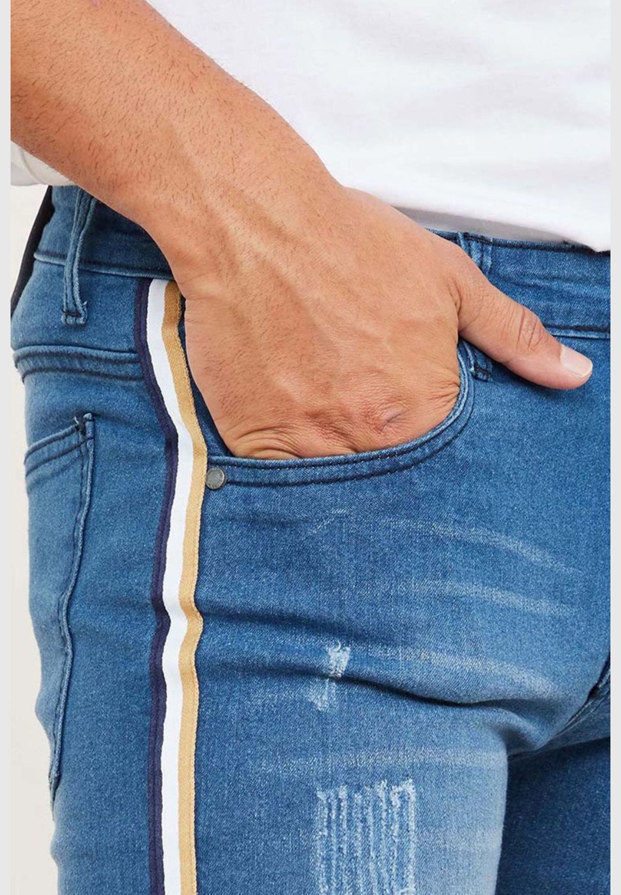 جينز بخطوط جانبية