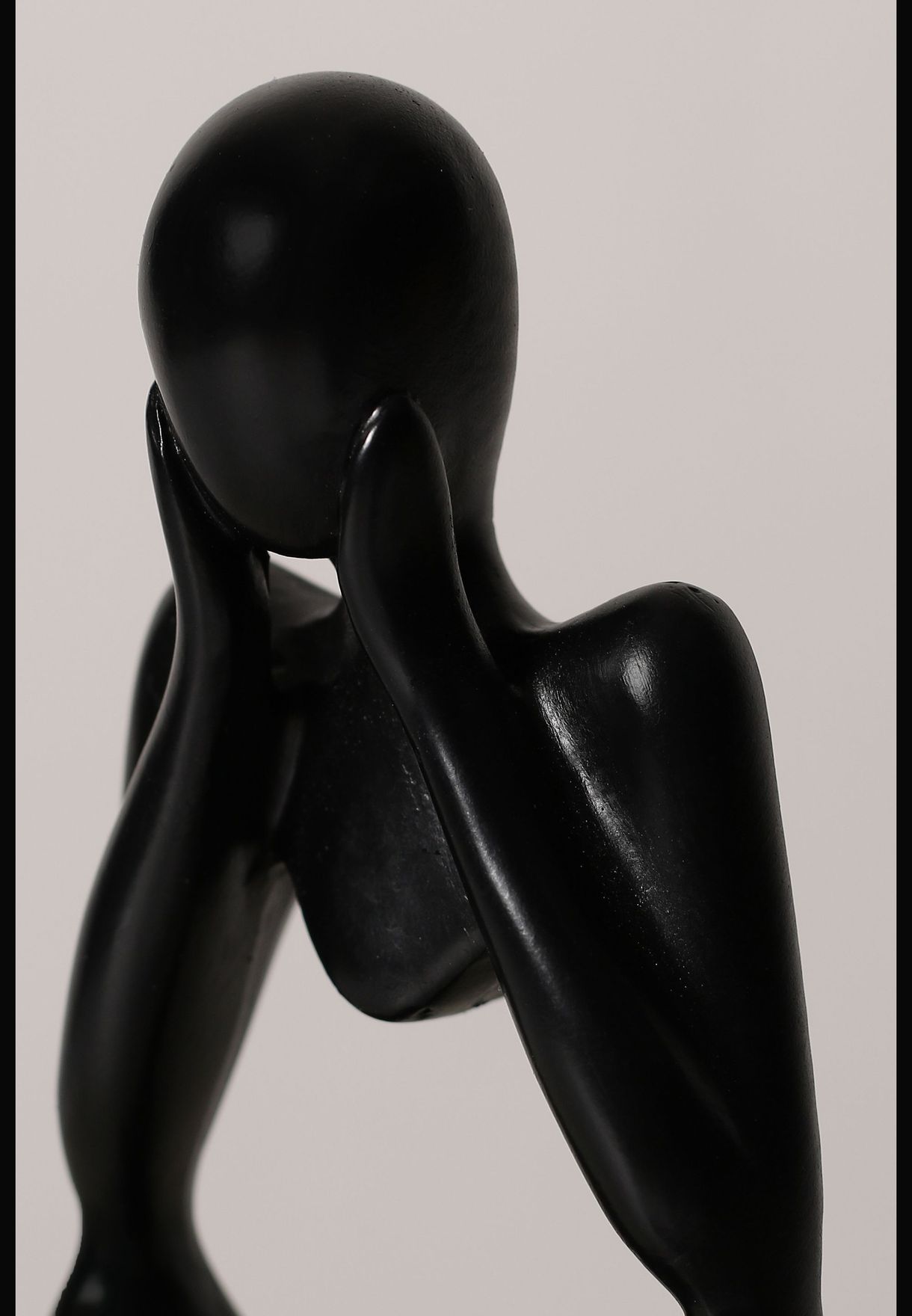 Modern Figurine Shaped Solid Minimalistic Ceramic Figure Showpiece For Home Decor 