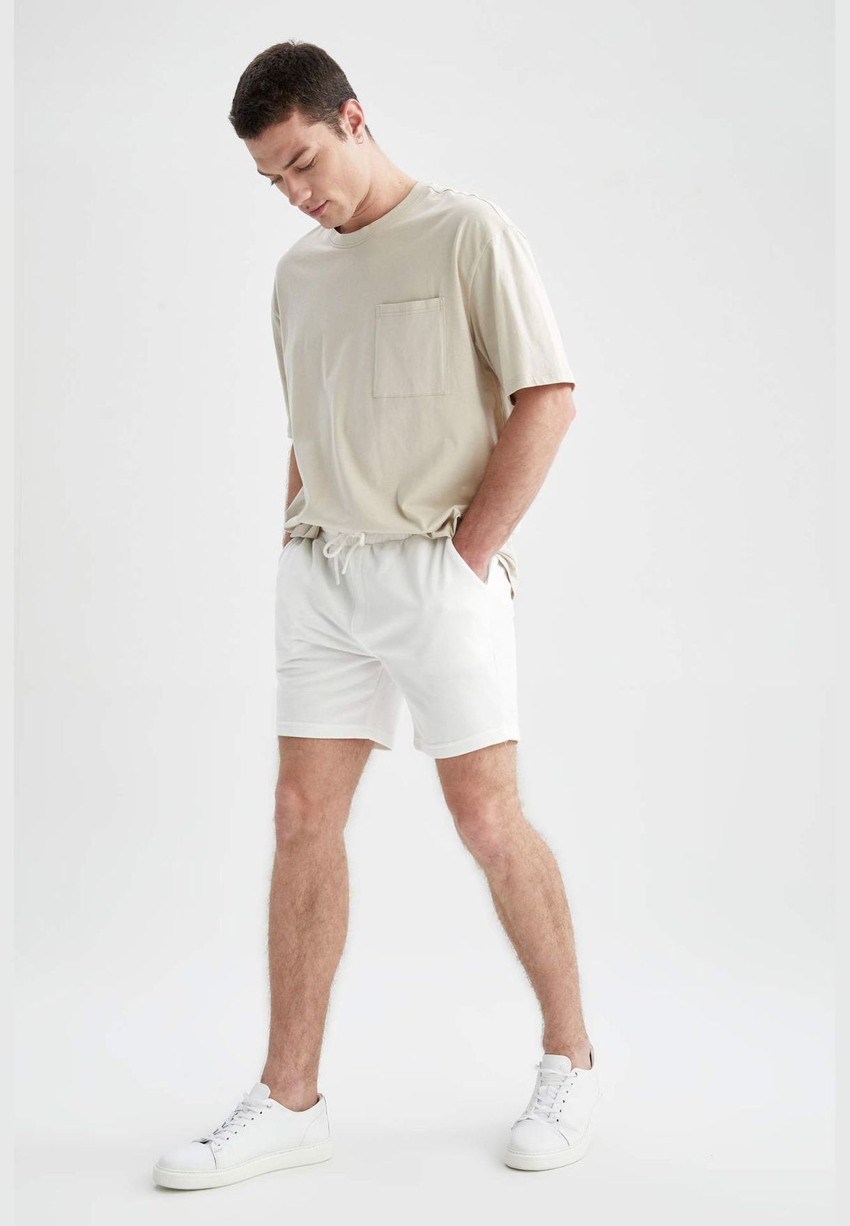 Man Slim Fit Knitted Short