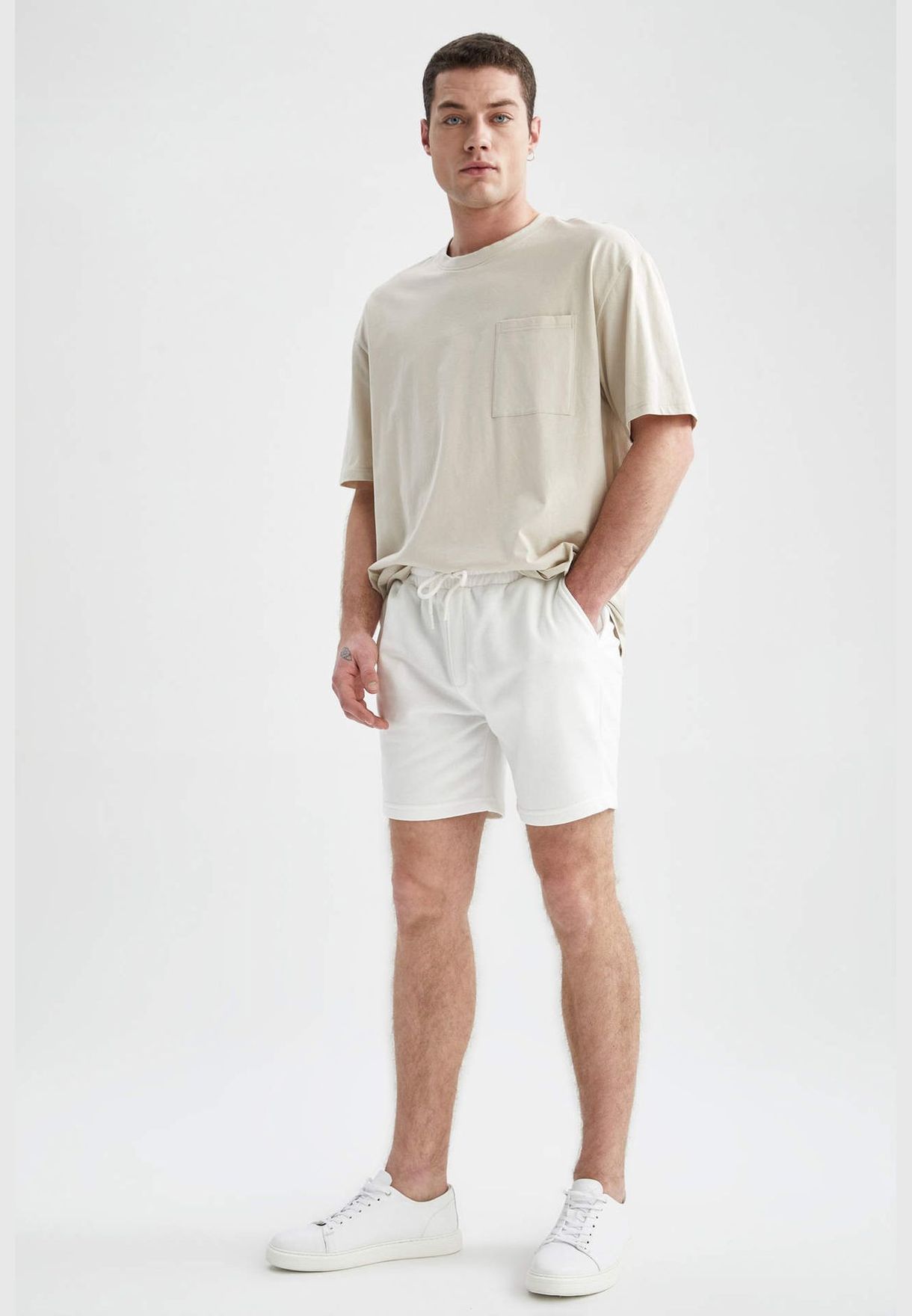 Man Slim Fit Knitted Short