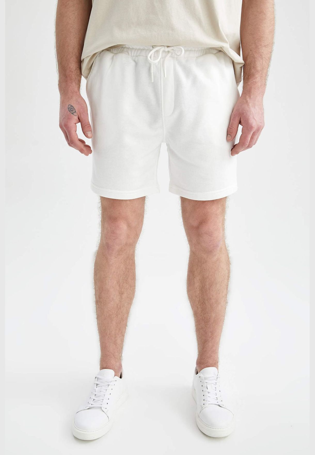 Man Slim Fit Knitted Short