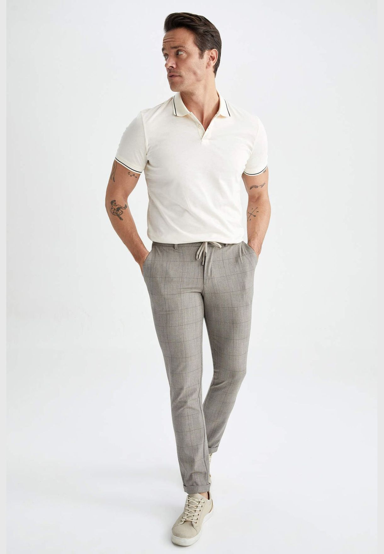 Man Jogger Fit Woven Trousers
