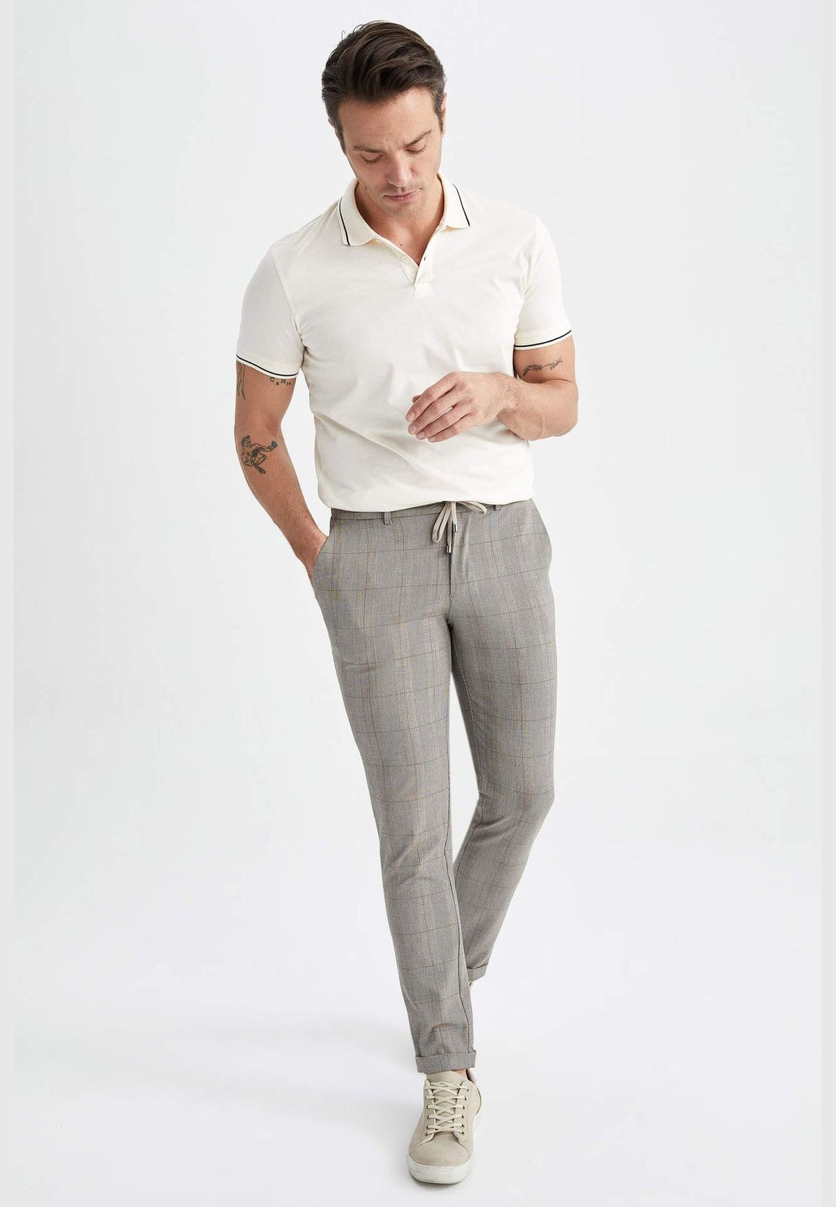 Man Jogger Fit Woven Trousers