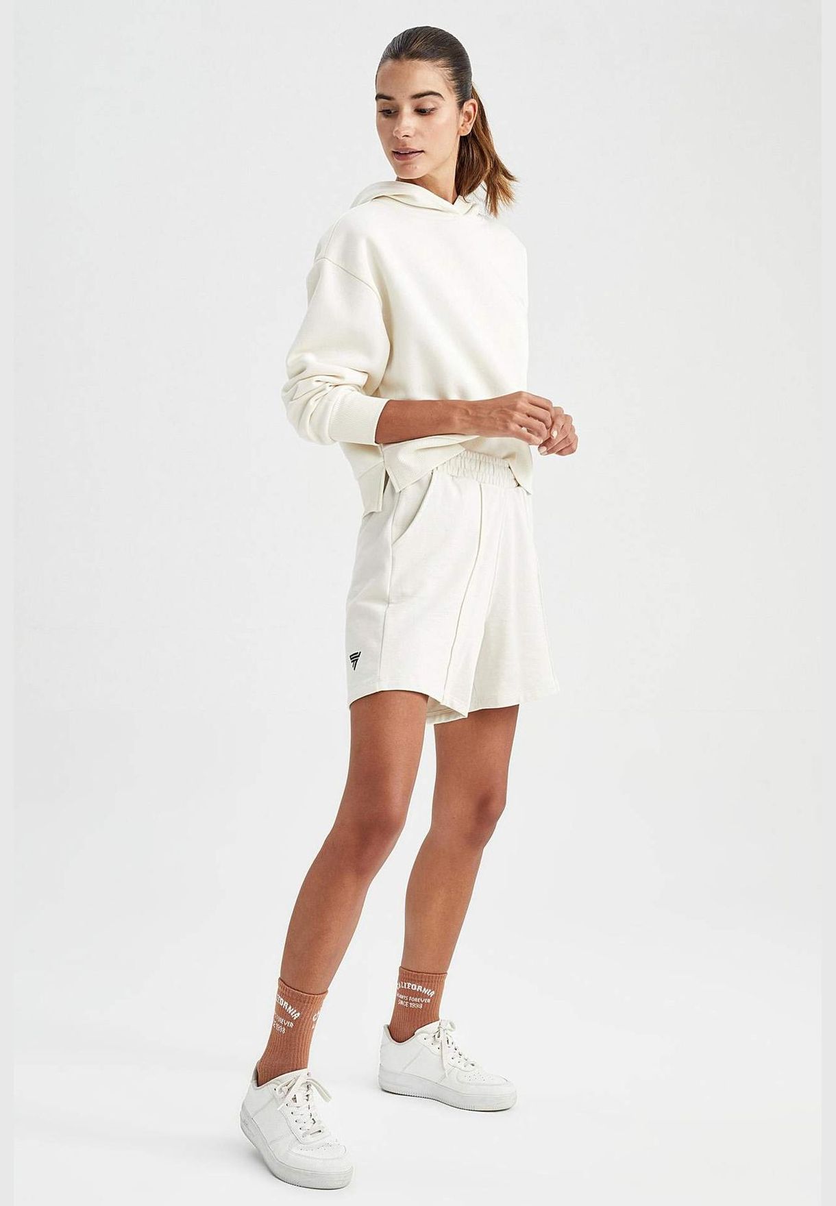 Woman Oversize Fit Knitted Short