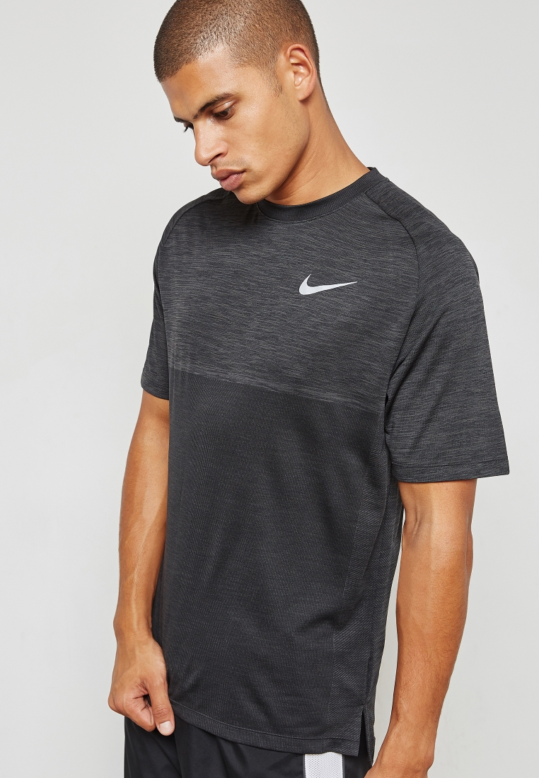 vegetariano Soberano hélice Buy Nike grey Dri-FIT Medalist T-Shirt for Men in MENA, Worldwide