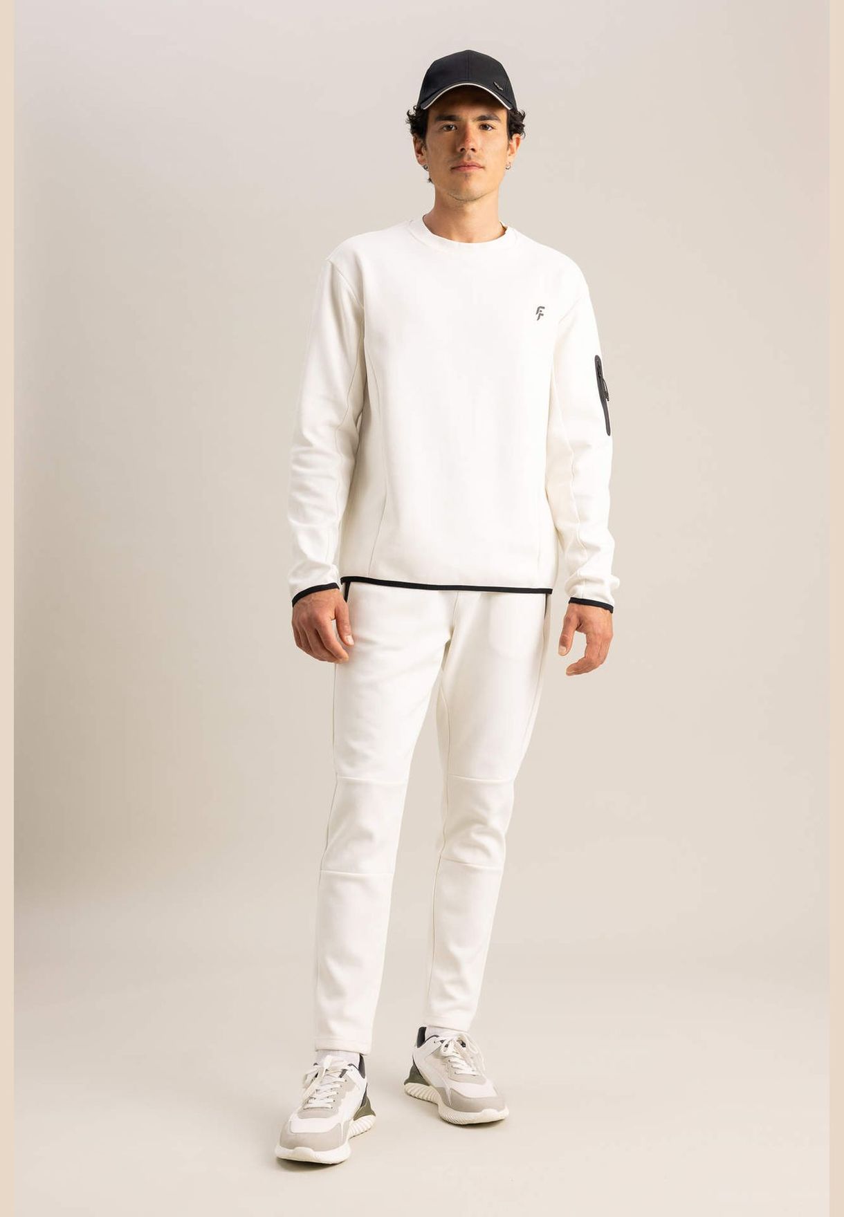 Man Slim Fit Knitted Jogger
