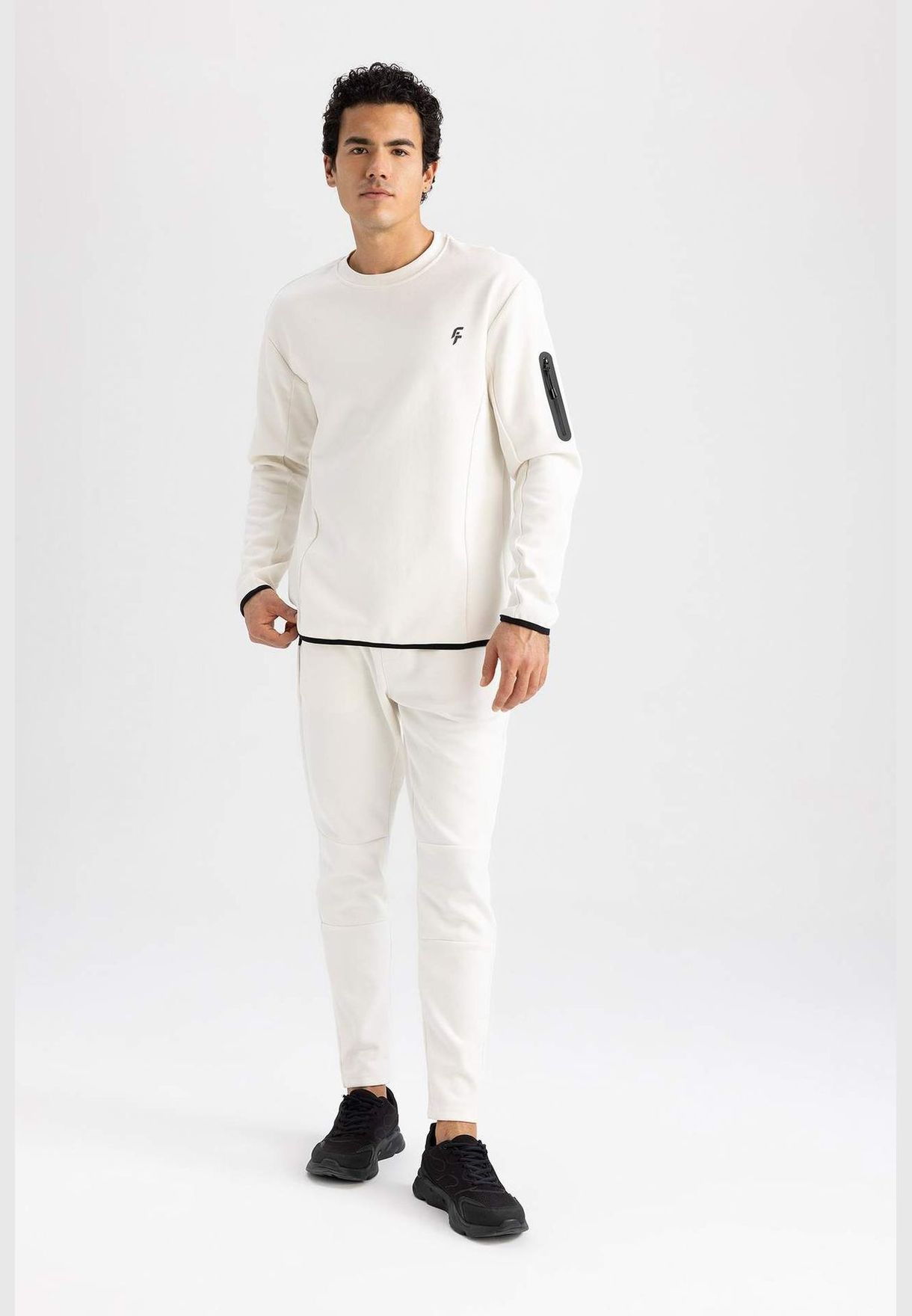 Man Slim Fit Knitted Jogger
