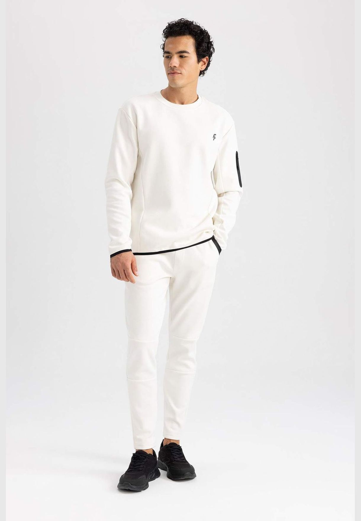 Man Slim Fit Knitted Jogger