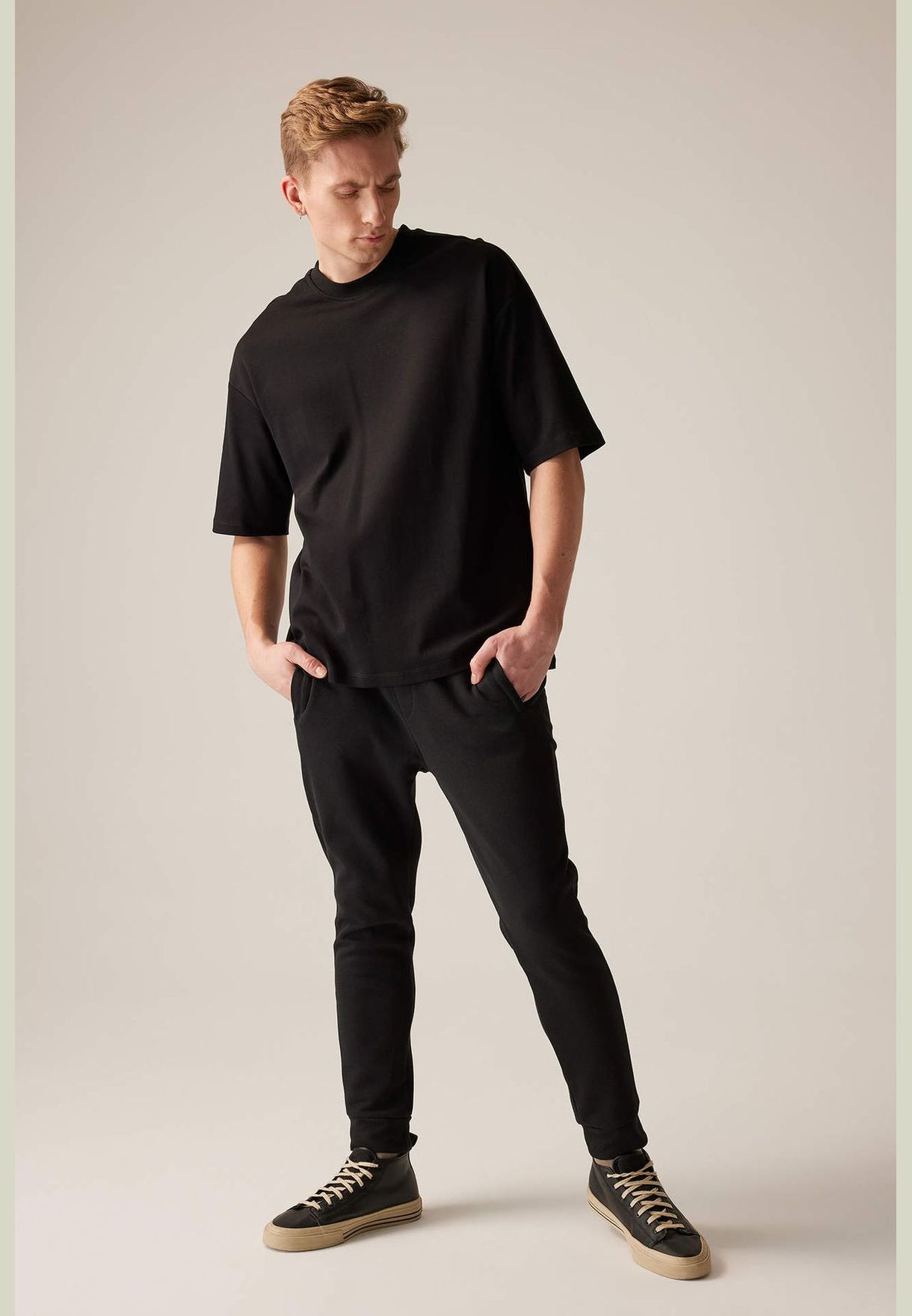 Man Slim Fit Knitted Trousers