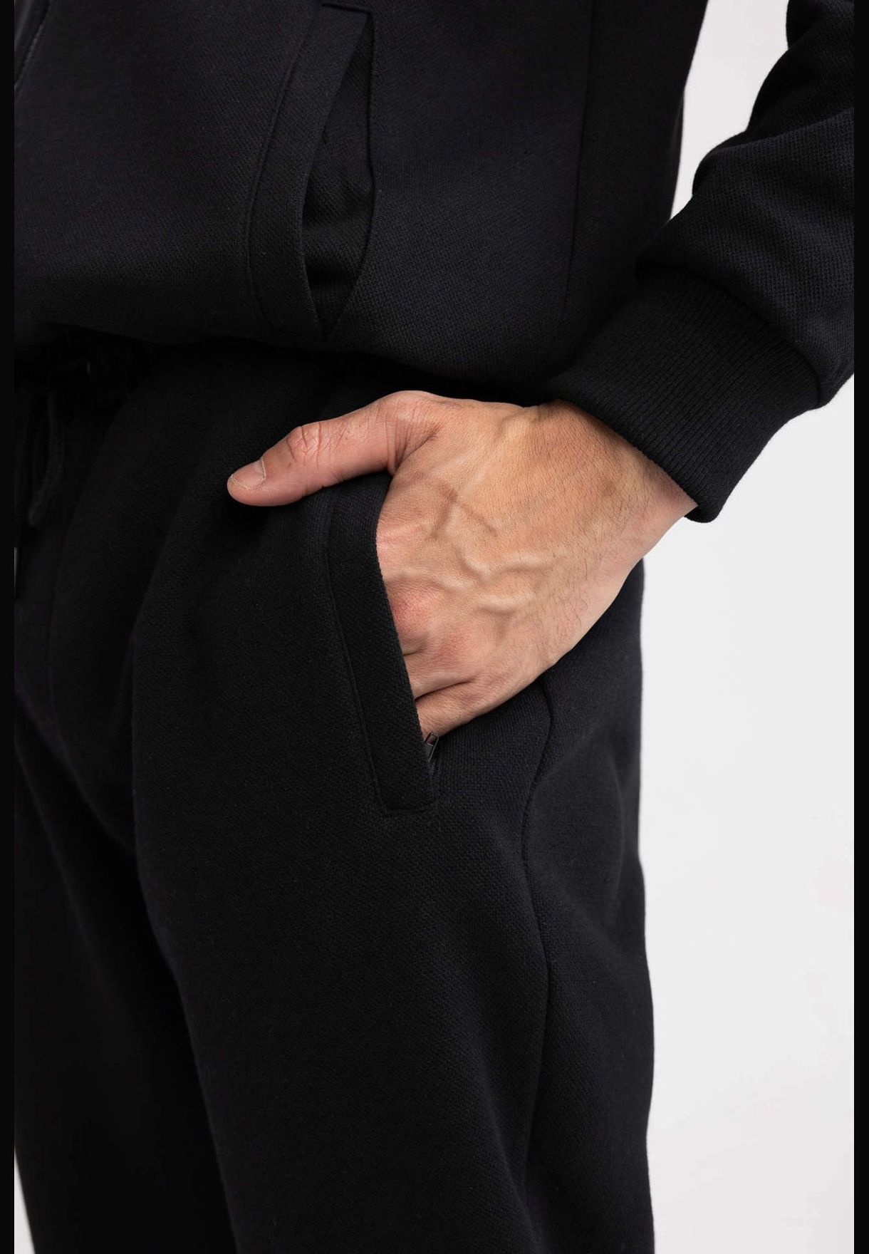 Man Slim Fit Knitted Trousers