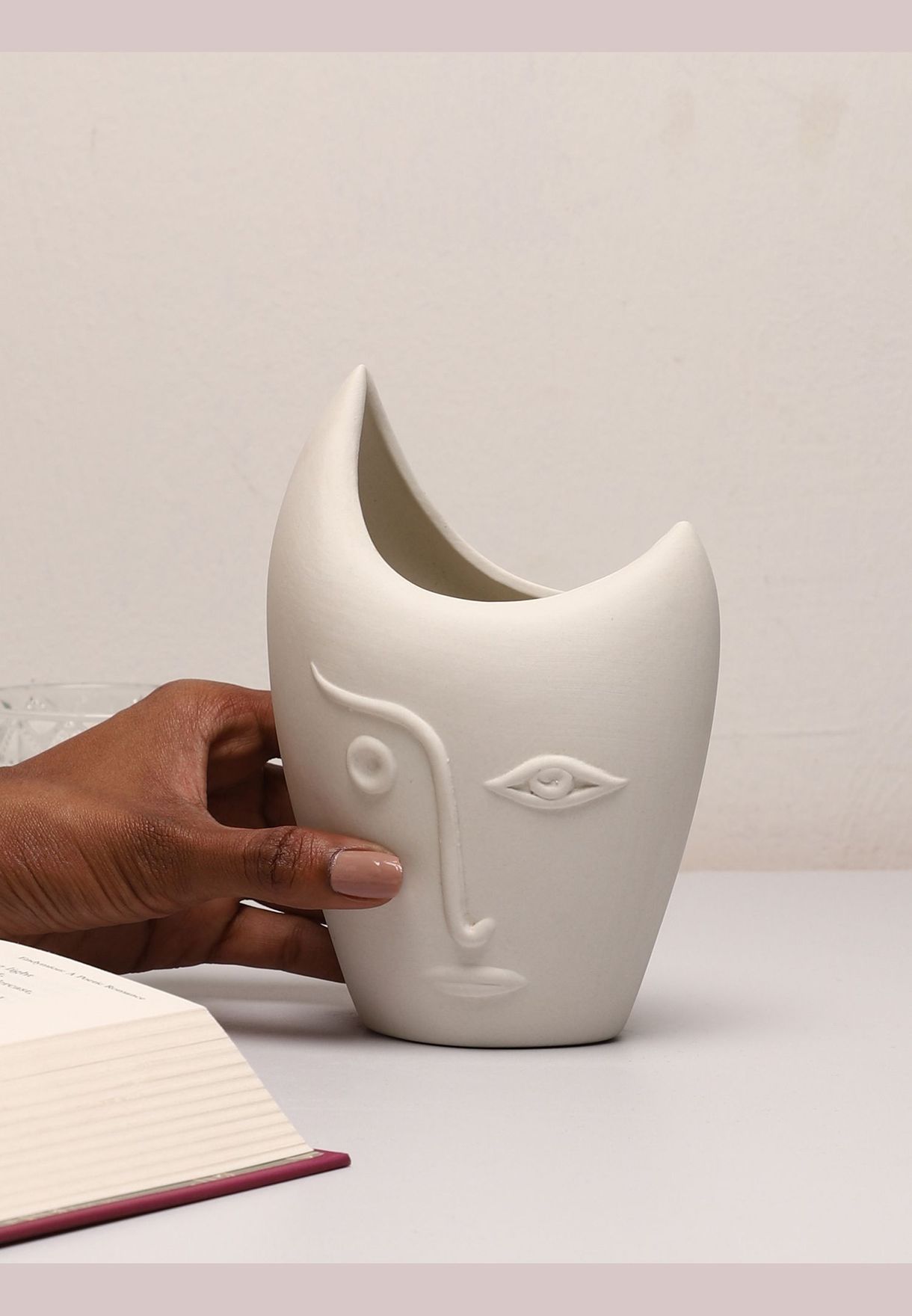 Man Face Shaped Minimalistic Modern Ceramic Vase For Home Decor