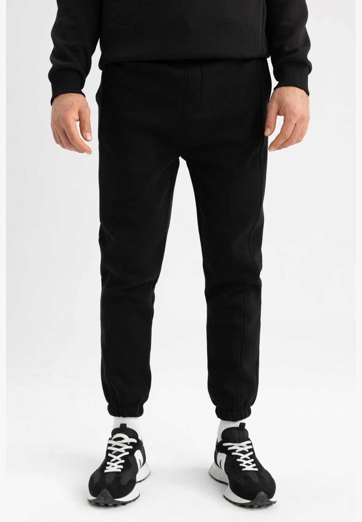 Man Knitted Jogger