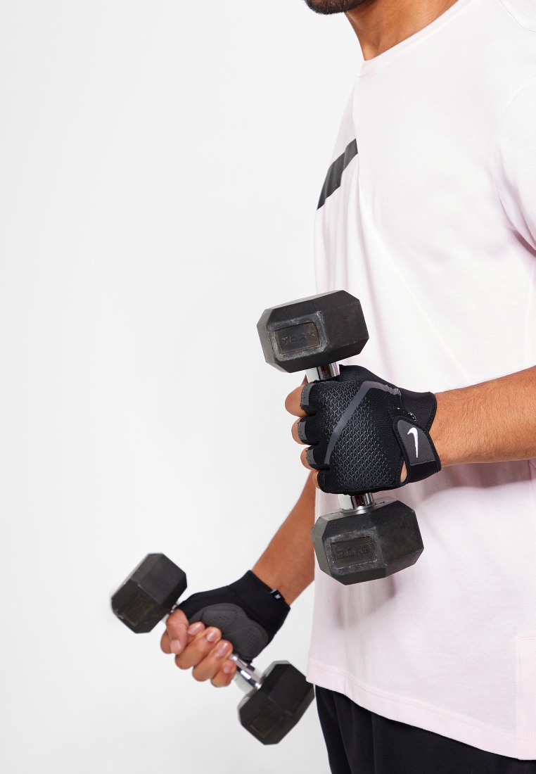 Buy Nike black Fitness Gloves for Men in MENA, Worldwide