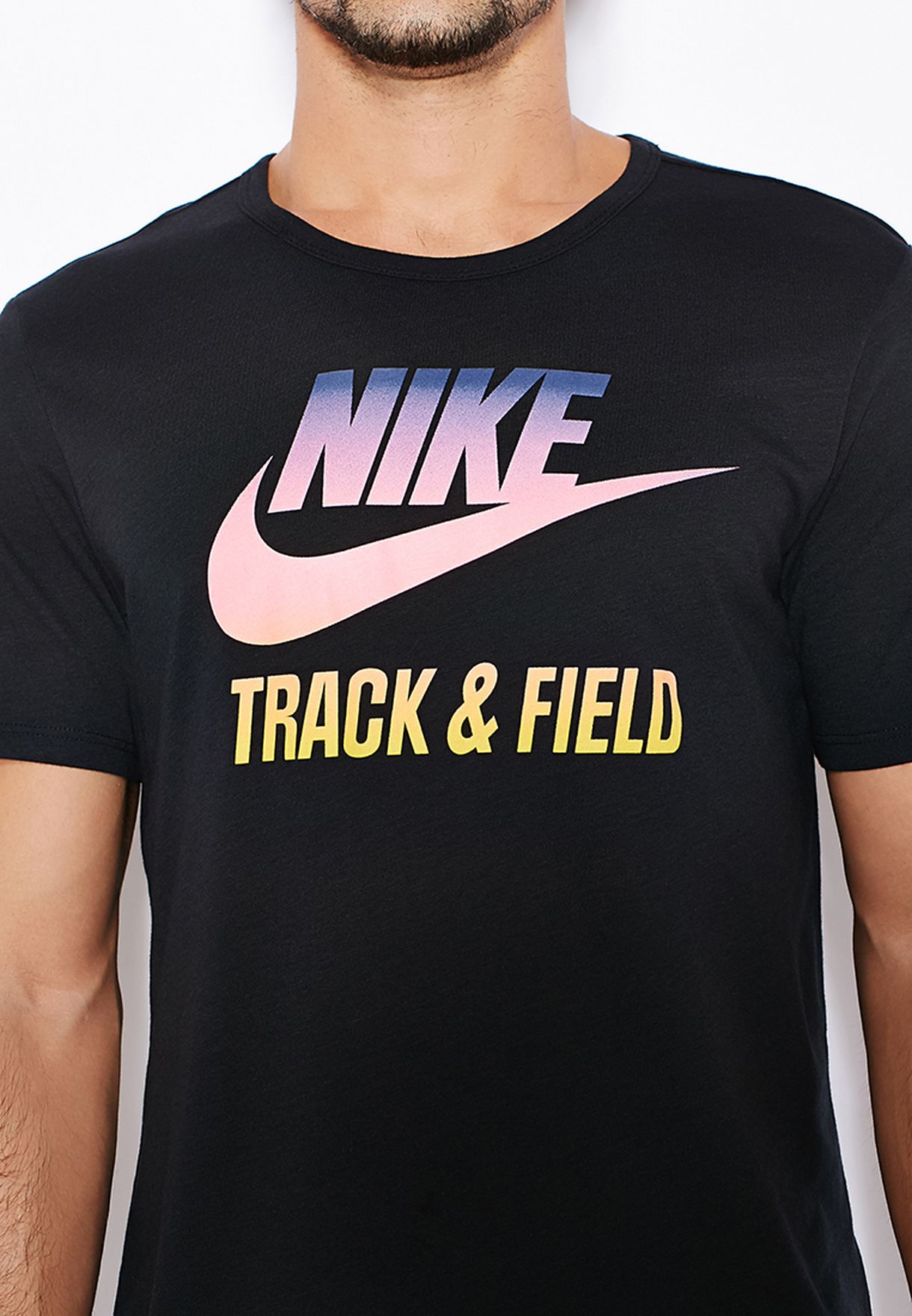 arrastrar Limpia el cuarto Fraseología Buy Nike black Track &amp; Field Gradient T-Shirt for Men in Manama, Riffa