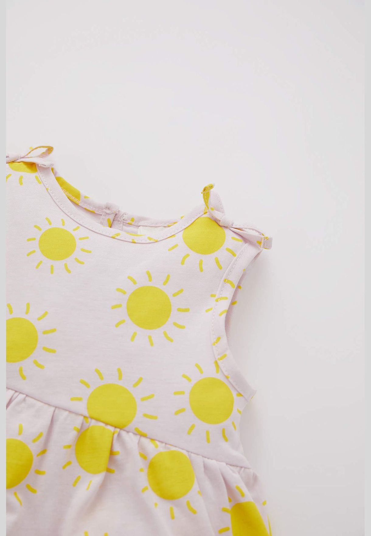 Regular Fit Sleeveless Sun Print Dress