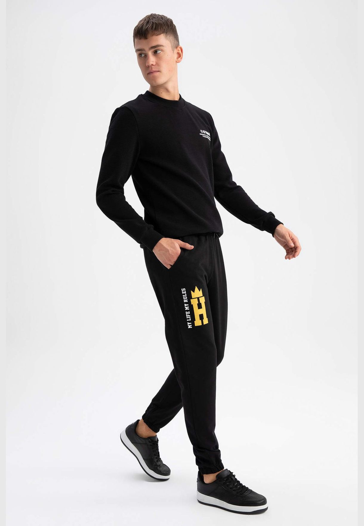 Man Knitted Trousers