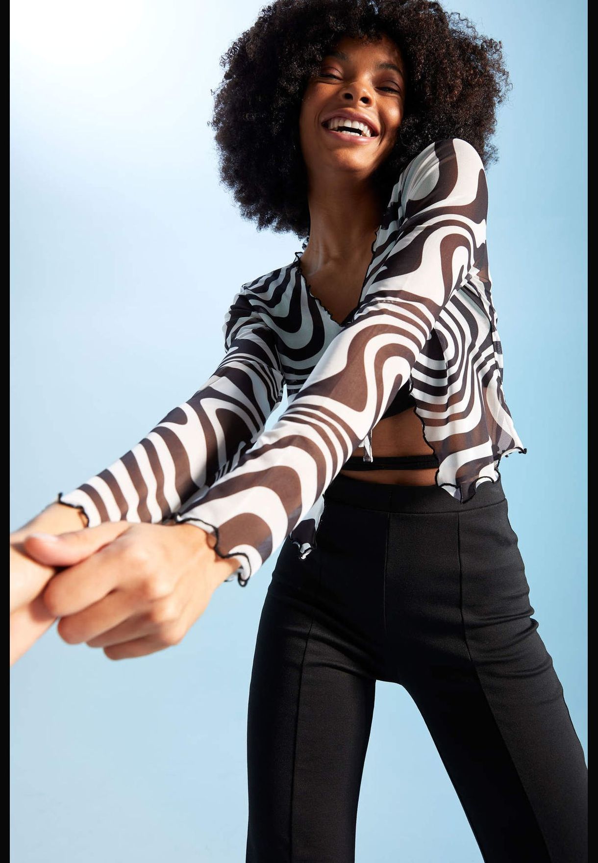 Slim Fit V-Neck Long Sleeve Tulle Cardigan
