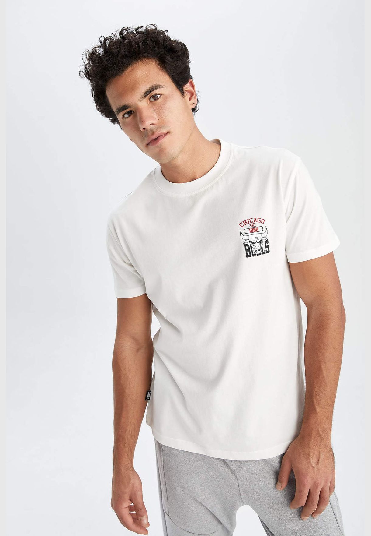 Man NBA Chicago Bulls Licenced Crew Neck Short Sleeve Knitted T-Shirt