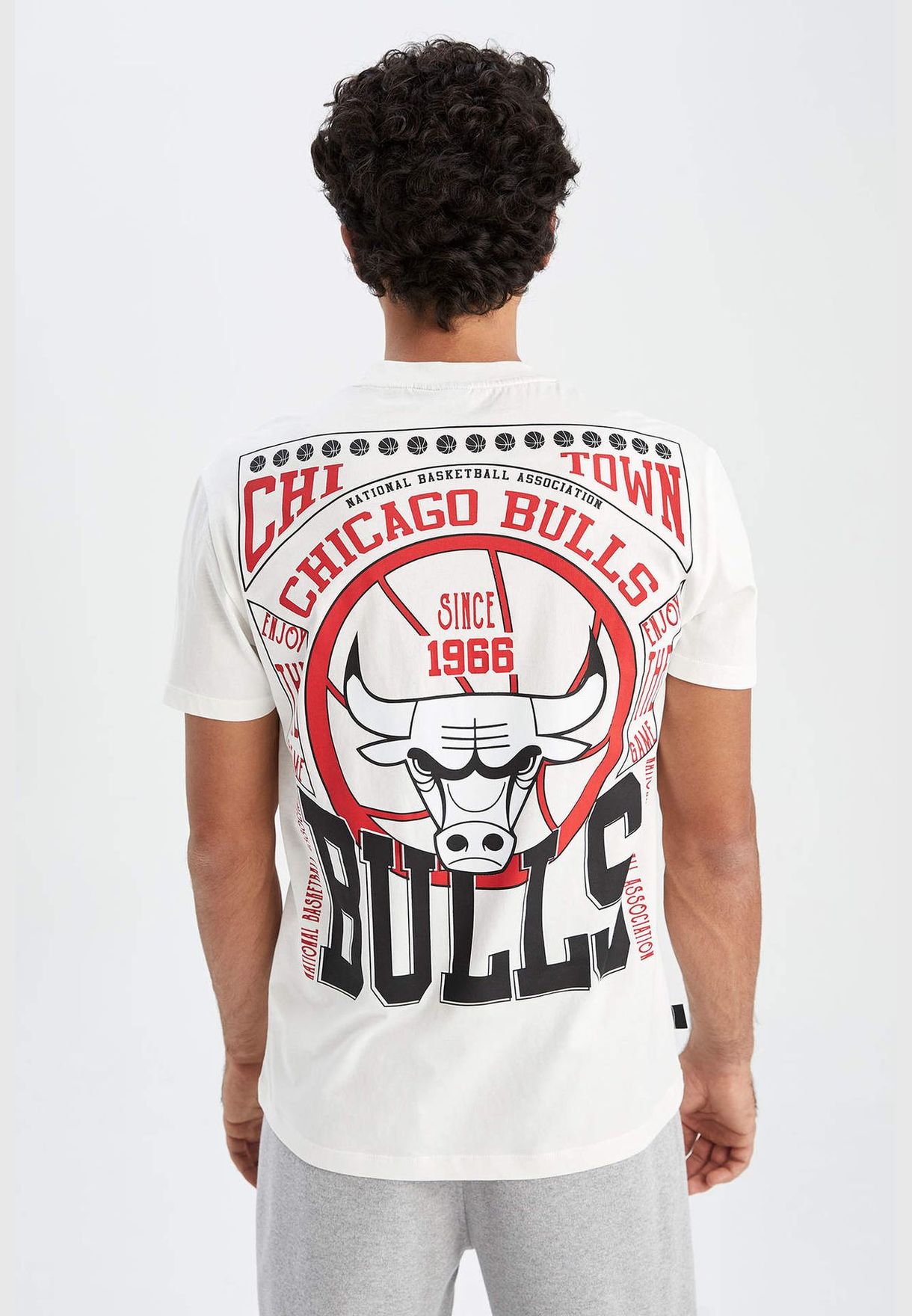 Man NBA Chicago Bulls Licenced Crew Neck Short Sleeve Knitted T-Shirt