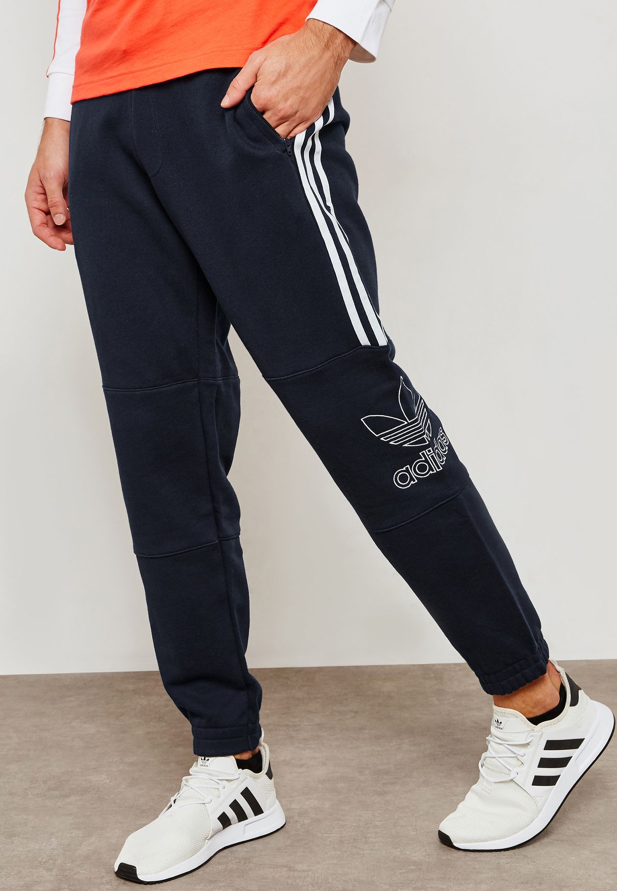 outline joggers adidas
