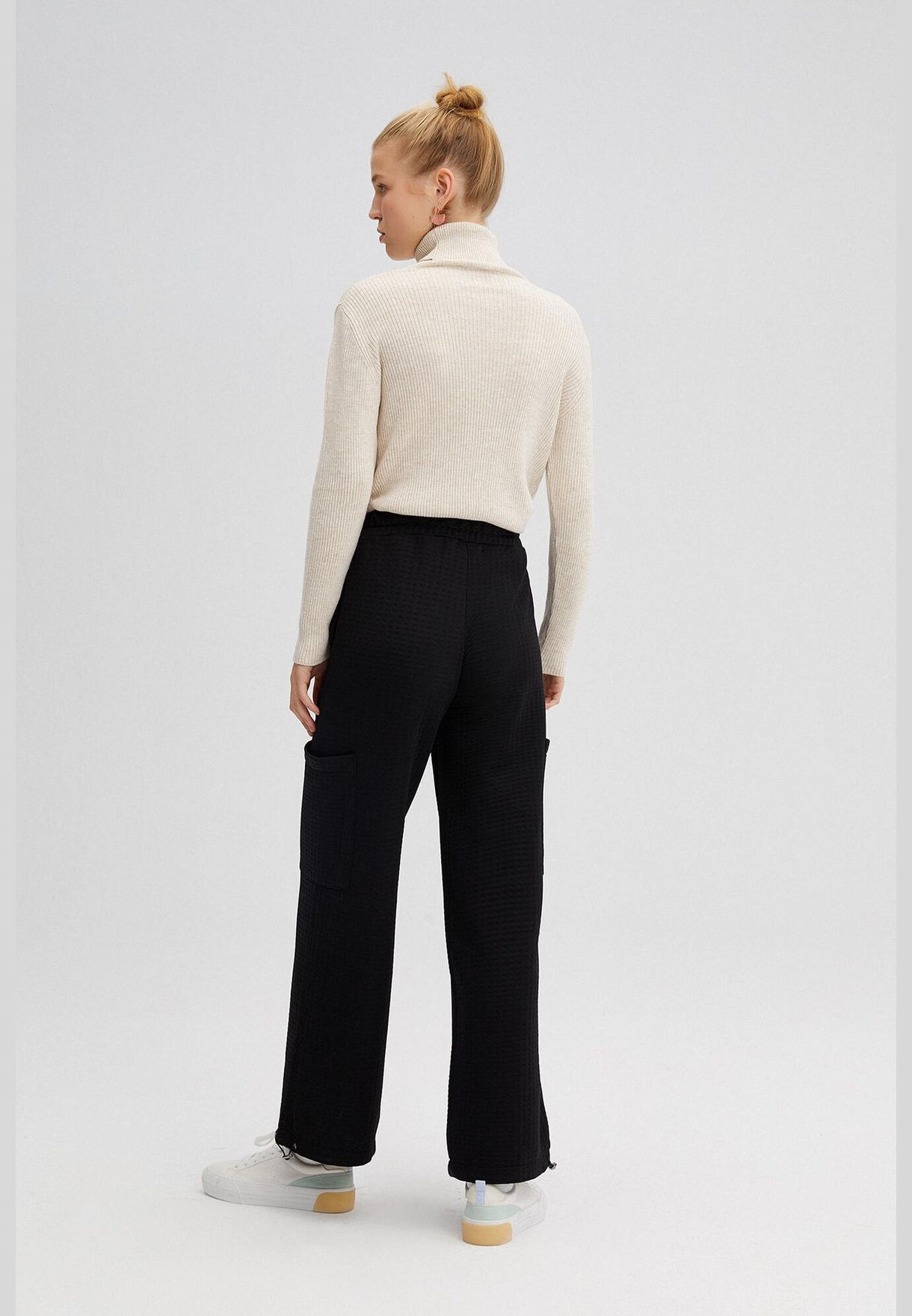 TROUSERS WITH ELASTIC CUFF