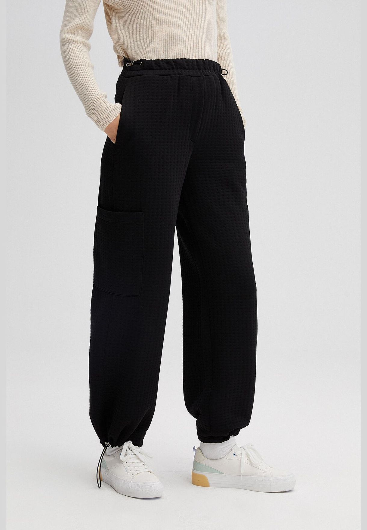 TROUSERS WITH ELASTIC CUFF