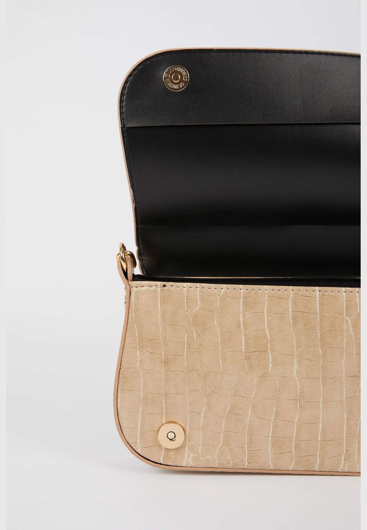 Chain Detail Shoulder Bag