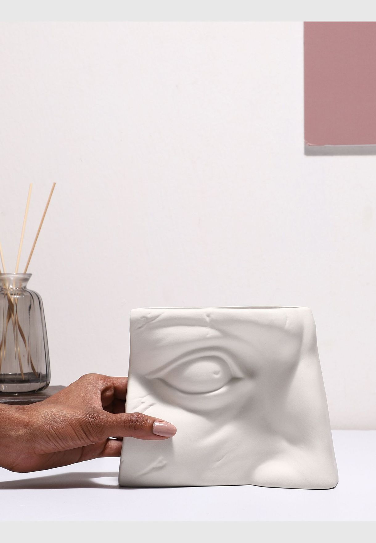 Eye Shaped Minimalistic Modern Ceramic Vase For Home Decor