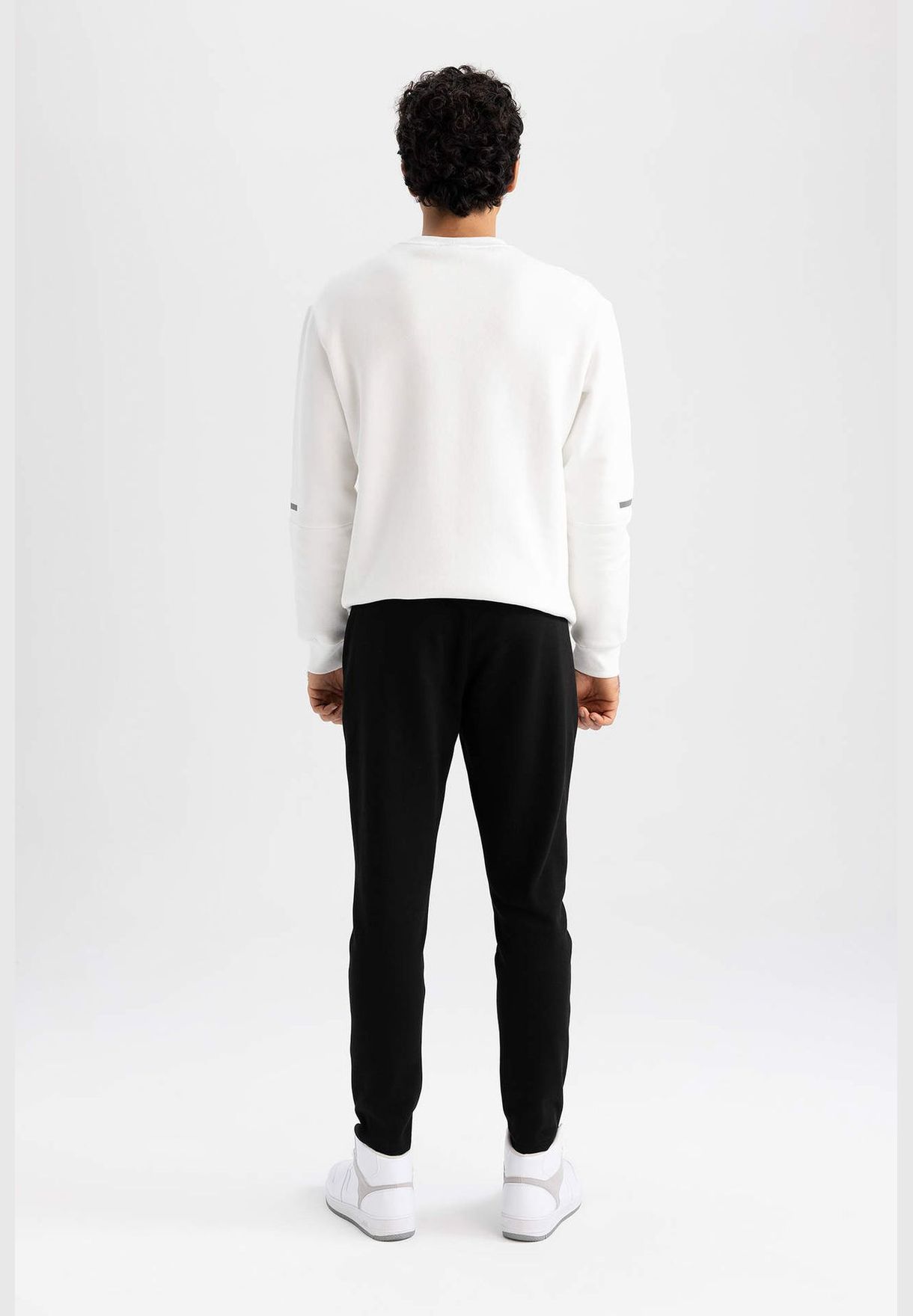 Man Slim Fit Knitted Jogger