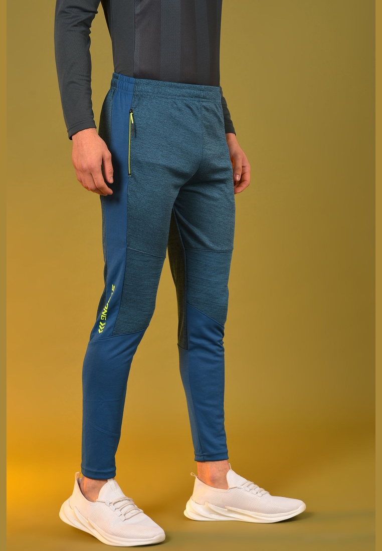 Buy Highlander White Relaxed Fit Casual Track Pants for Men Online at  Rs.702 - Ketch