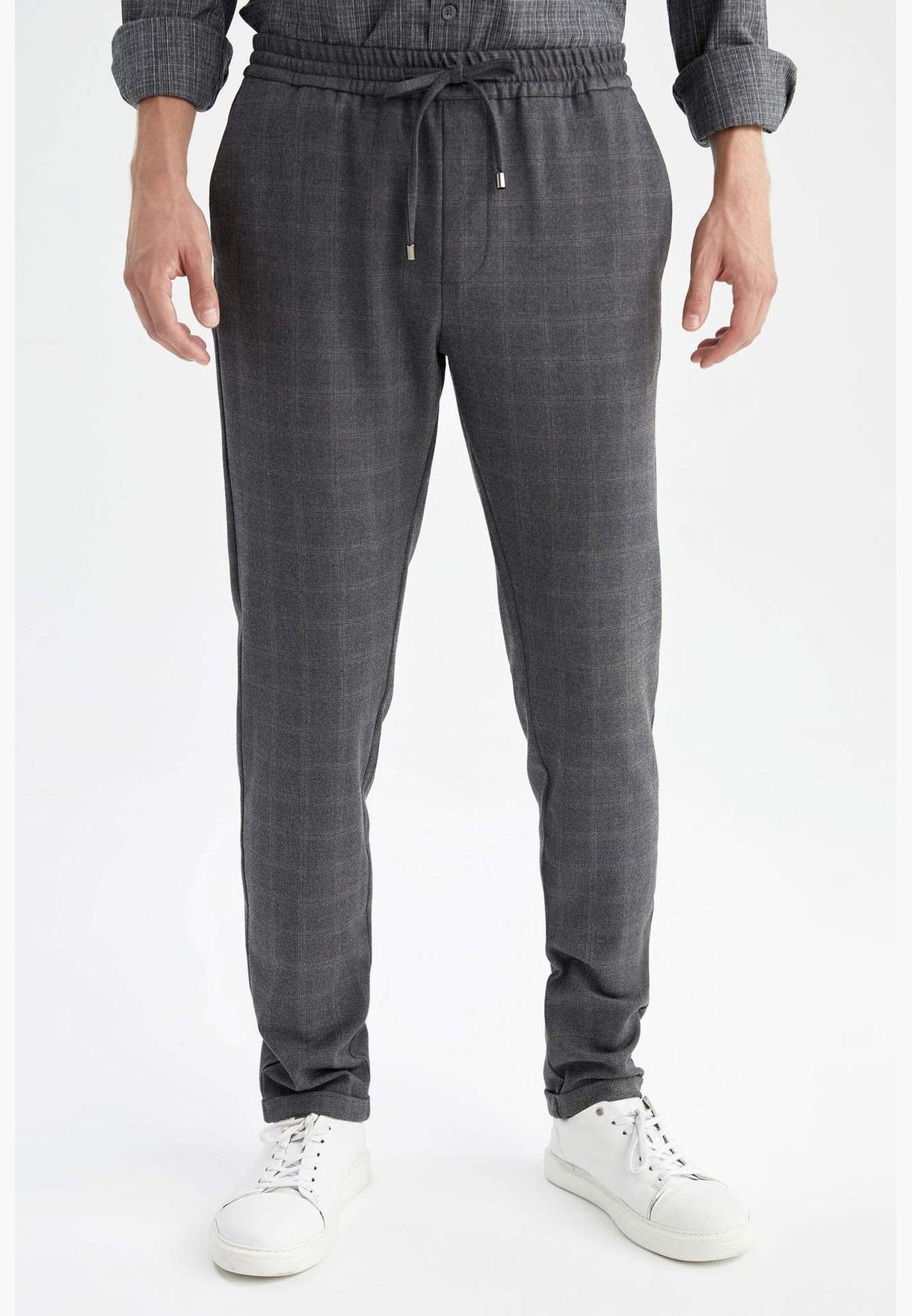Man Jogger Fit Woven Trousers