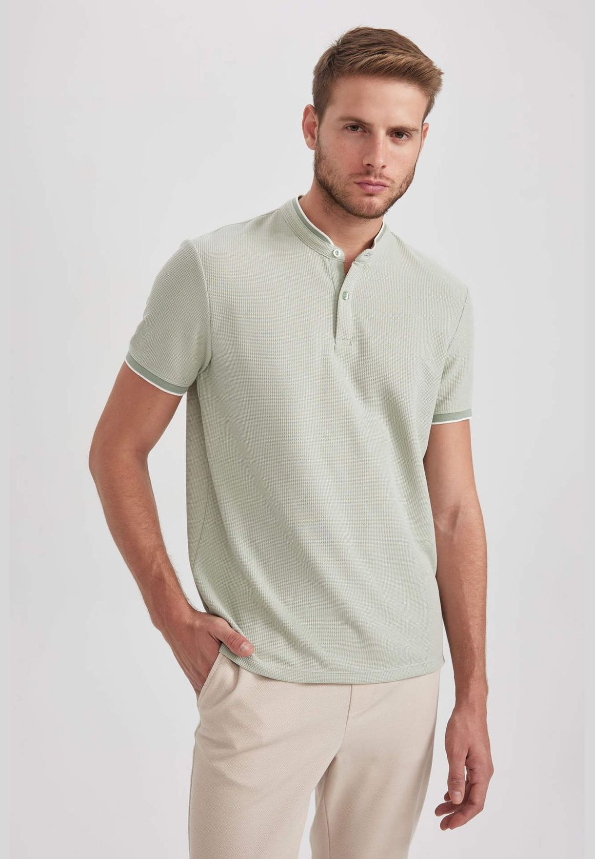 Man Stand- Up Collar Short Sleeve Knitted Polo T-Shirt