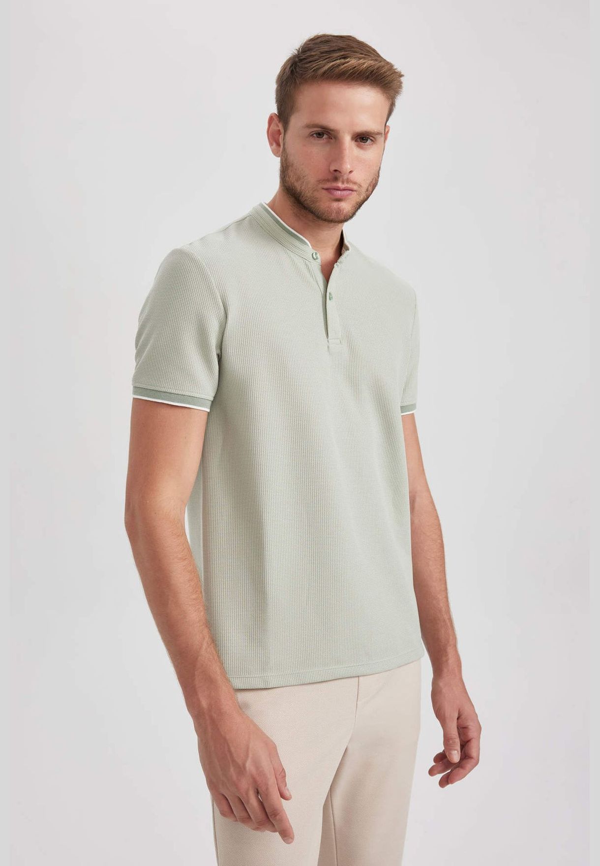 Man Stand- Up Collar Short Sleeve Knitted Polo T-Shirt