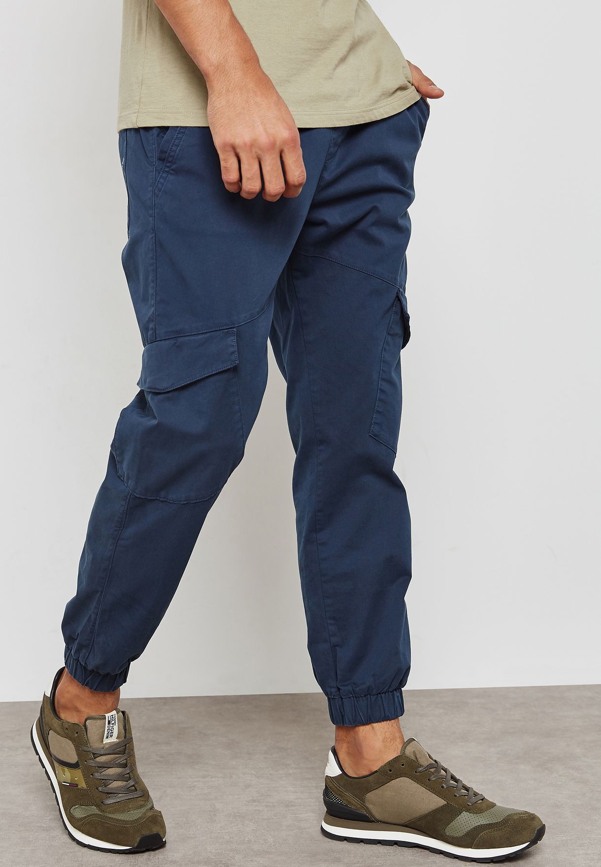 tommy jeans cuffed cargo pants