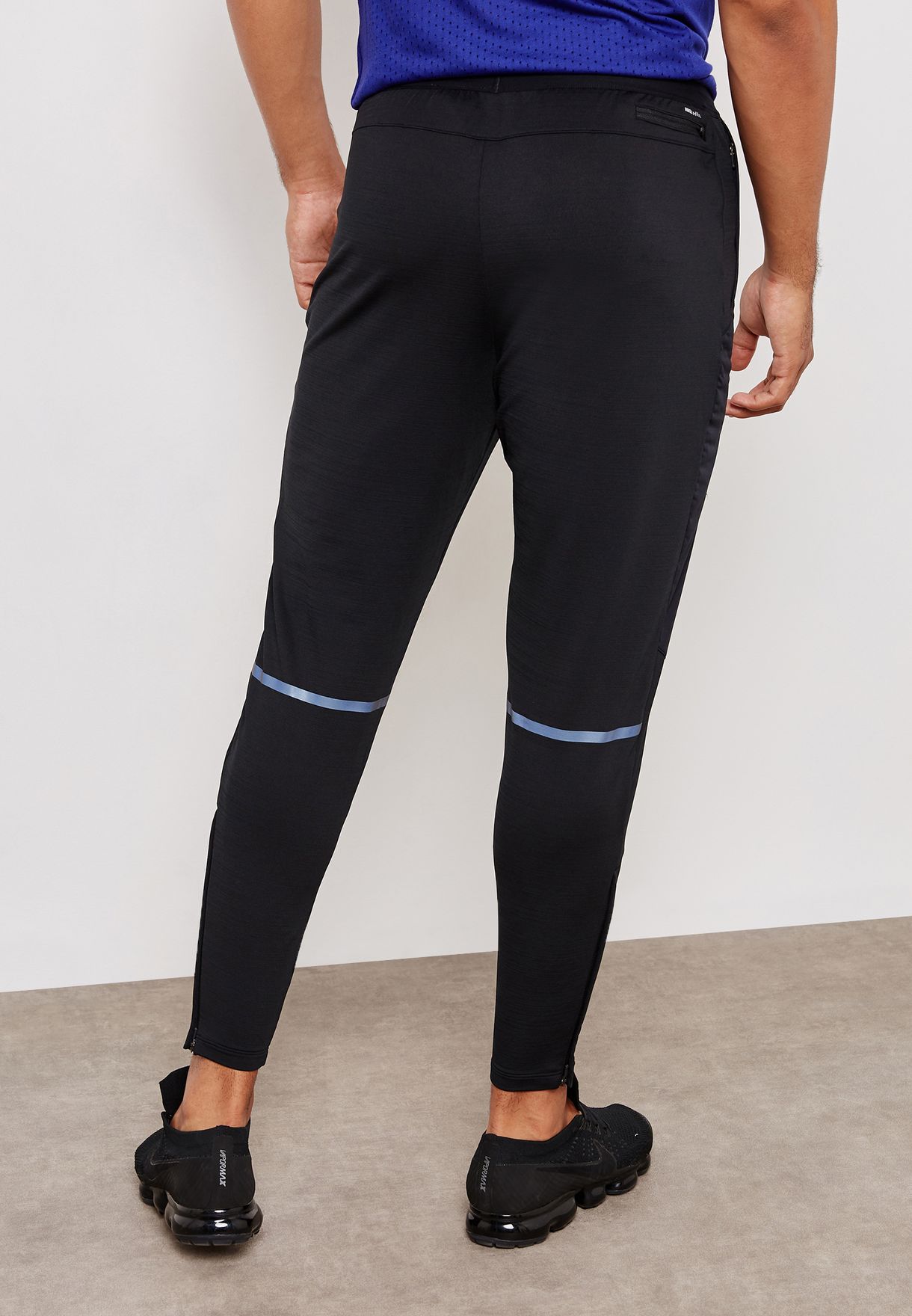 Buy Nike black Shield Phenom Sweatpants for Men in MENA, Worldwide | AJ6711 -010