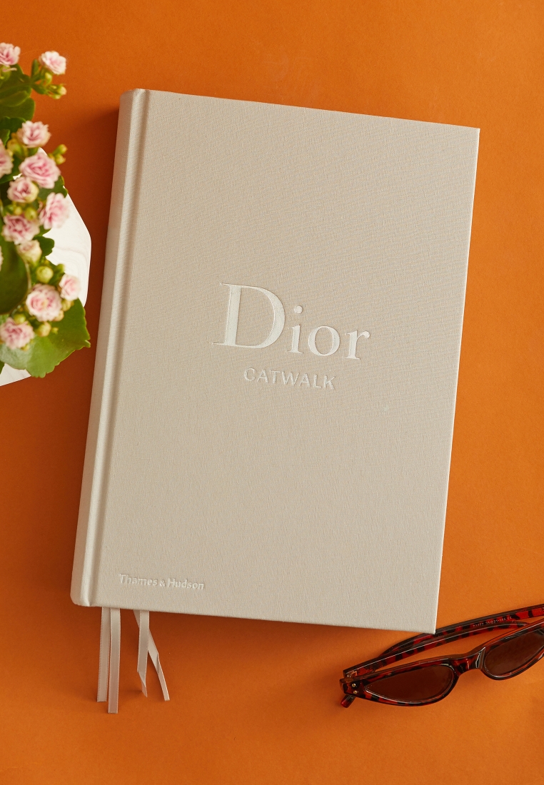 Dior Catwalk Dior Coffee Table Book Rowen Homes #69 Dior Catwalk Dior Coffee Table Book Rowen Homes