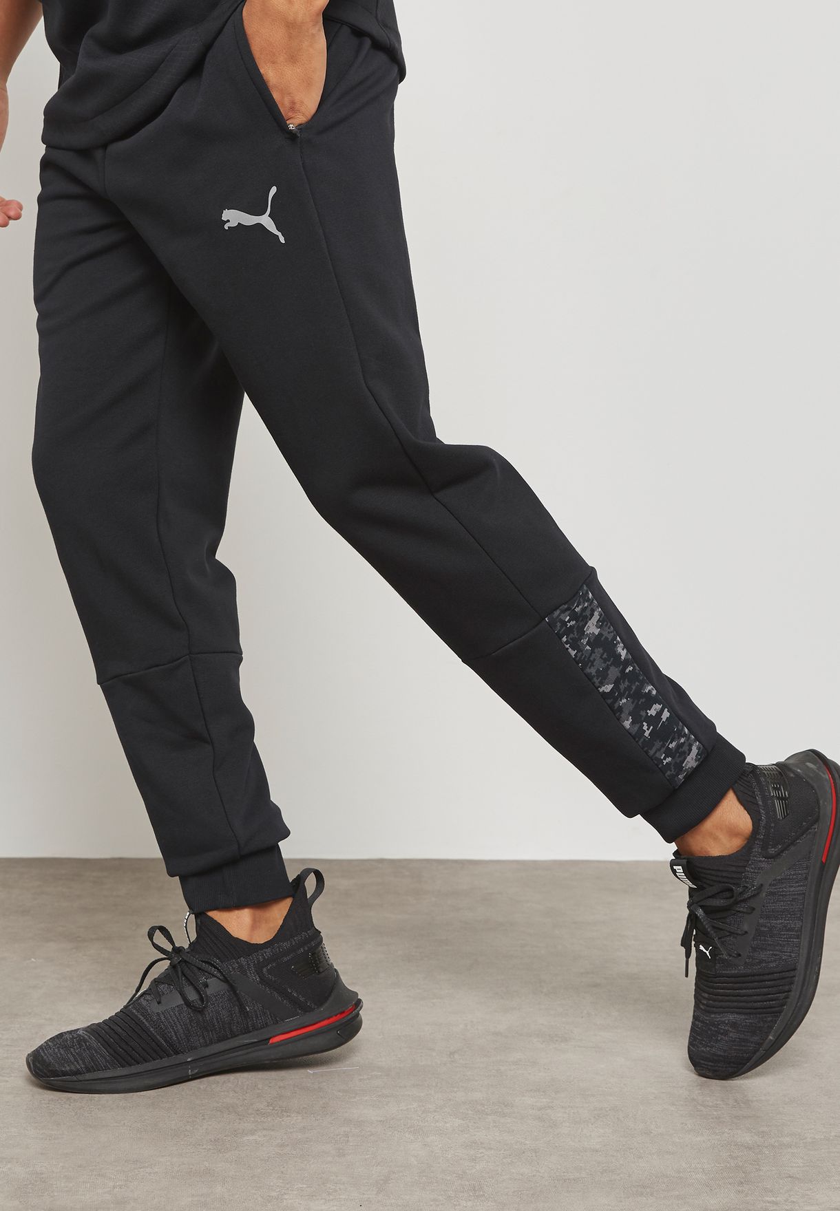 Buy PUMA black Active Hero Cuffed Sweatpants for Men in MENA, Worldwide |  59498501